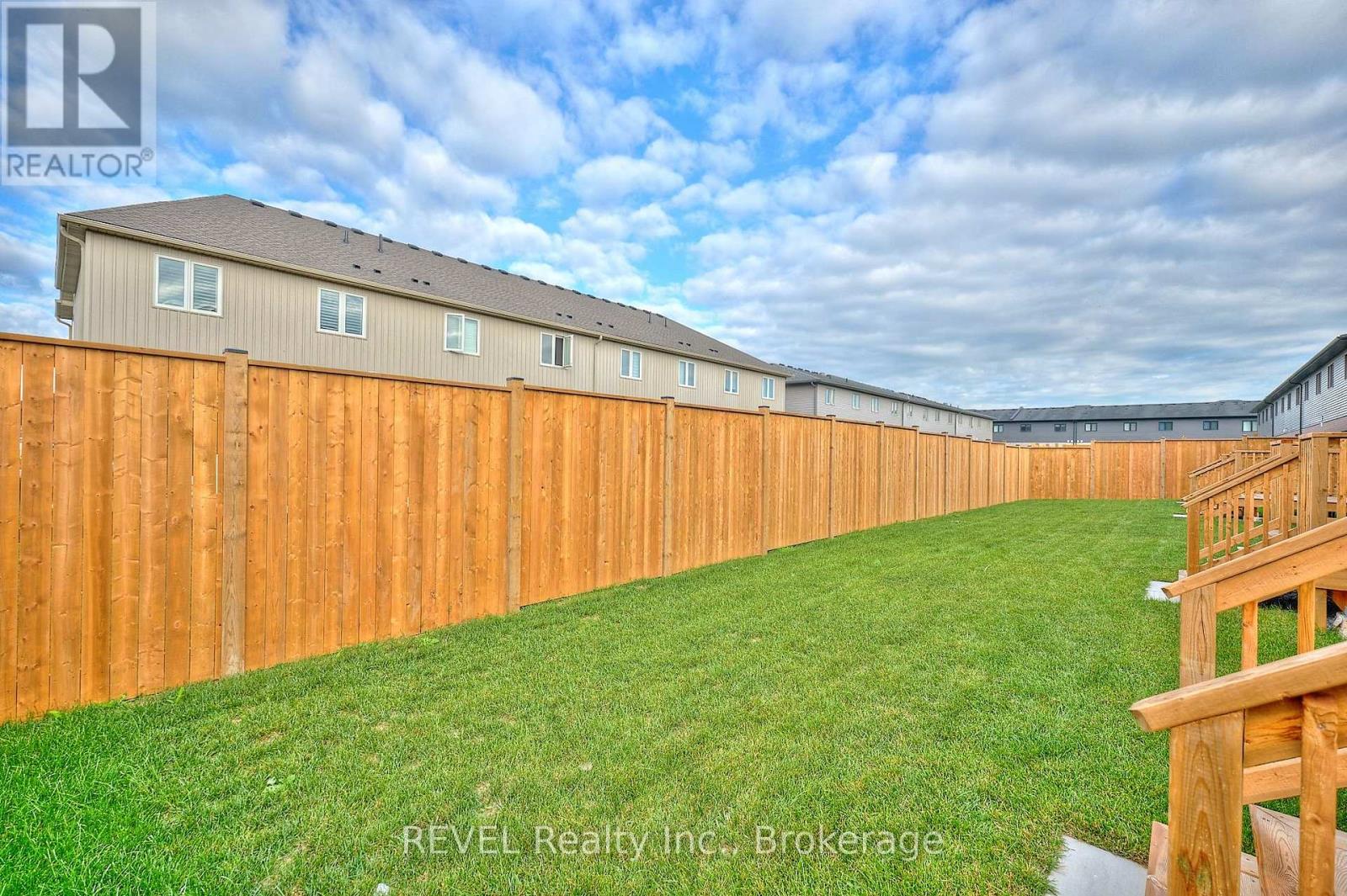 7445 Matteo Drive, Niagara Falls, Ontario  L2H 3T3 - Photo 7 - X12444001