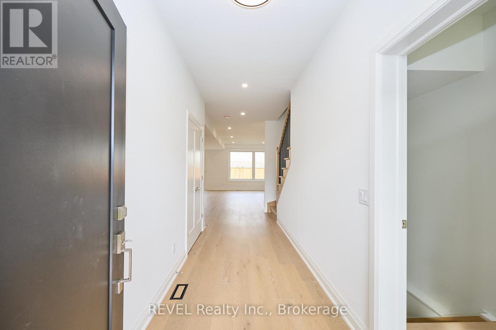 7445 Matteo Drive, Niagara Falls, Ontario  L2H 3T3 - Photo 8 - X12444001