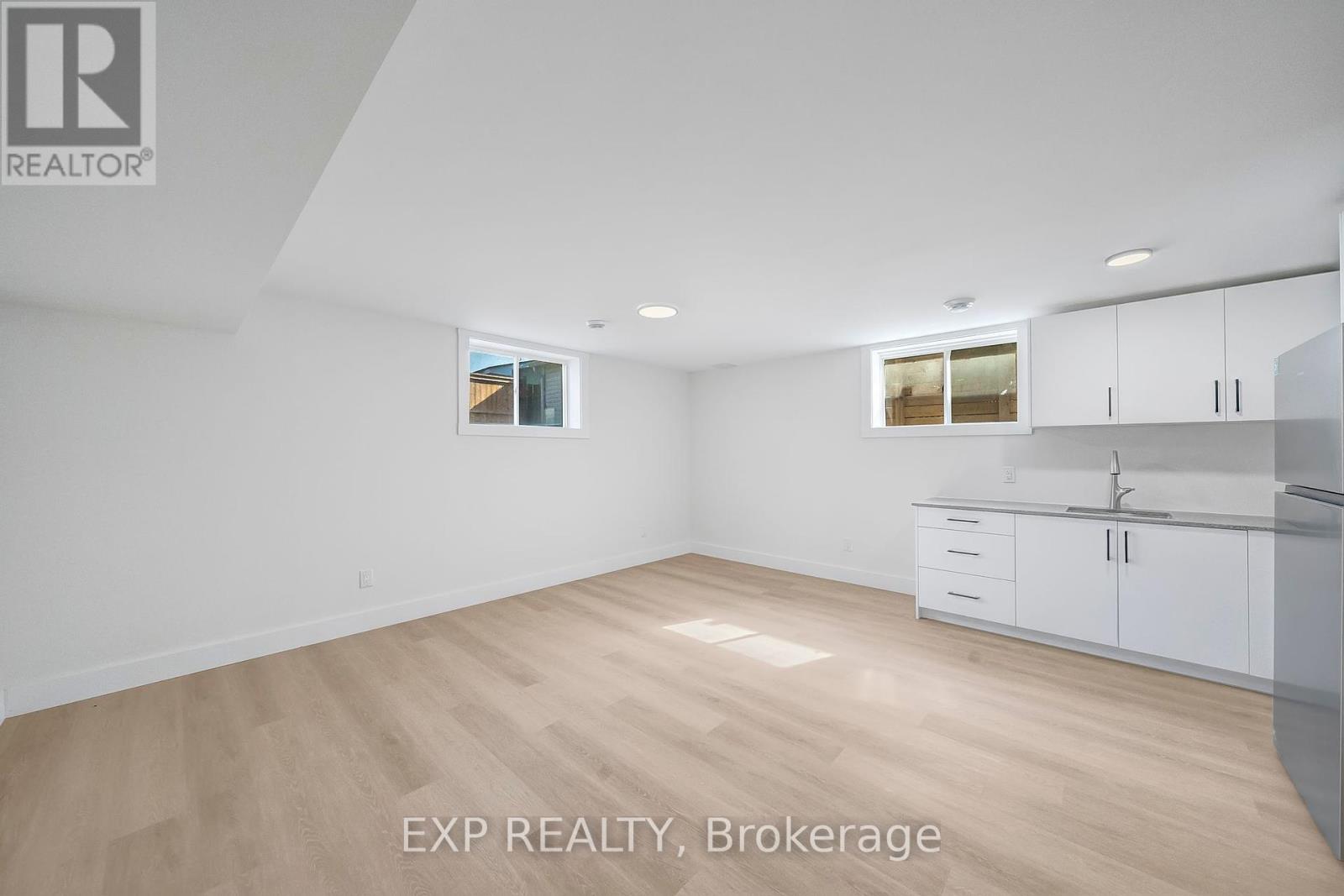 210 Morton Street, Thorold, Ontario  L2V 1C7 - Photo 32 - X12444205