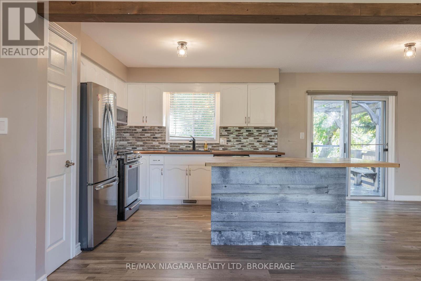 44 Maple Leaf Avenue S, Fort Erie, Ontario  L0S 1N0 - Photo 10 - X12445063