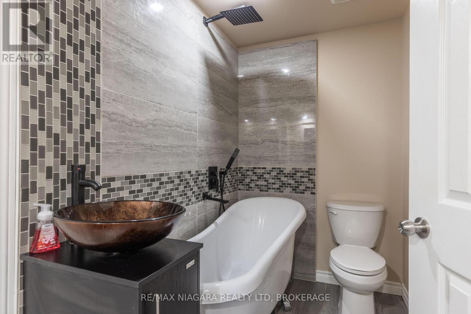 44 Maple Leaf Avenue S, Fort Erie, Ontario  L0S 1N0 - Photo 22 - X12445063