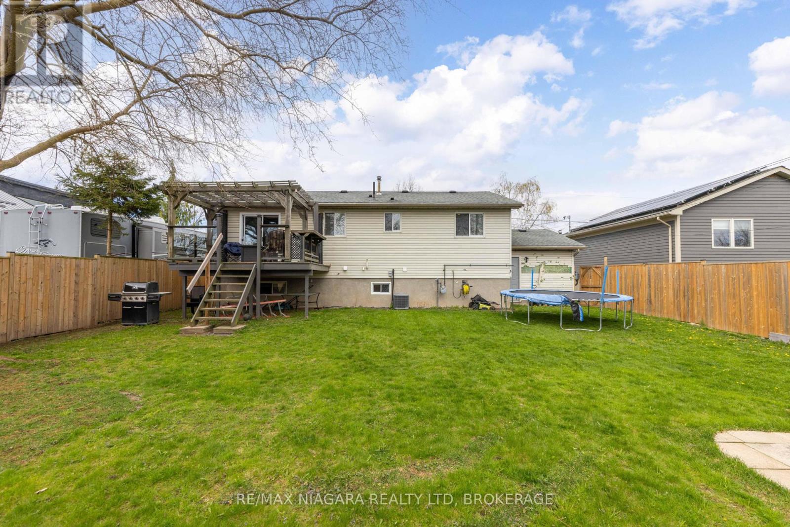 44 Maple Leaf Avenue S, Fort Erie, Ontario  L0S 1N0 - Photo 25 - X12445063