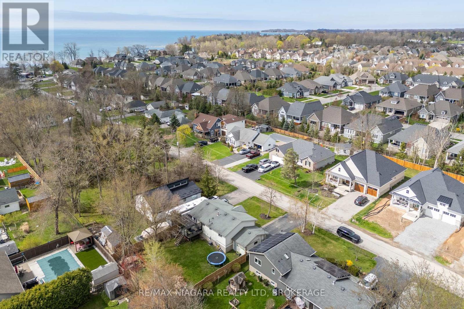 44 Maple Leaf Avenue S, Fort Erie, Ontario  L0S 1N0 - Photo 40 - X12445063