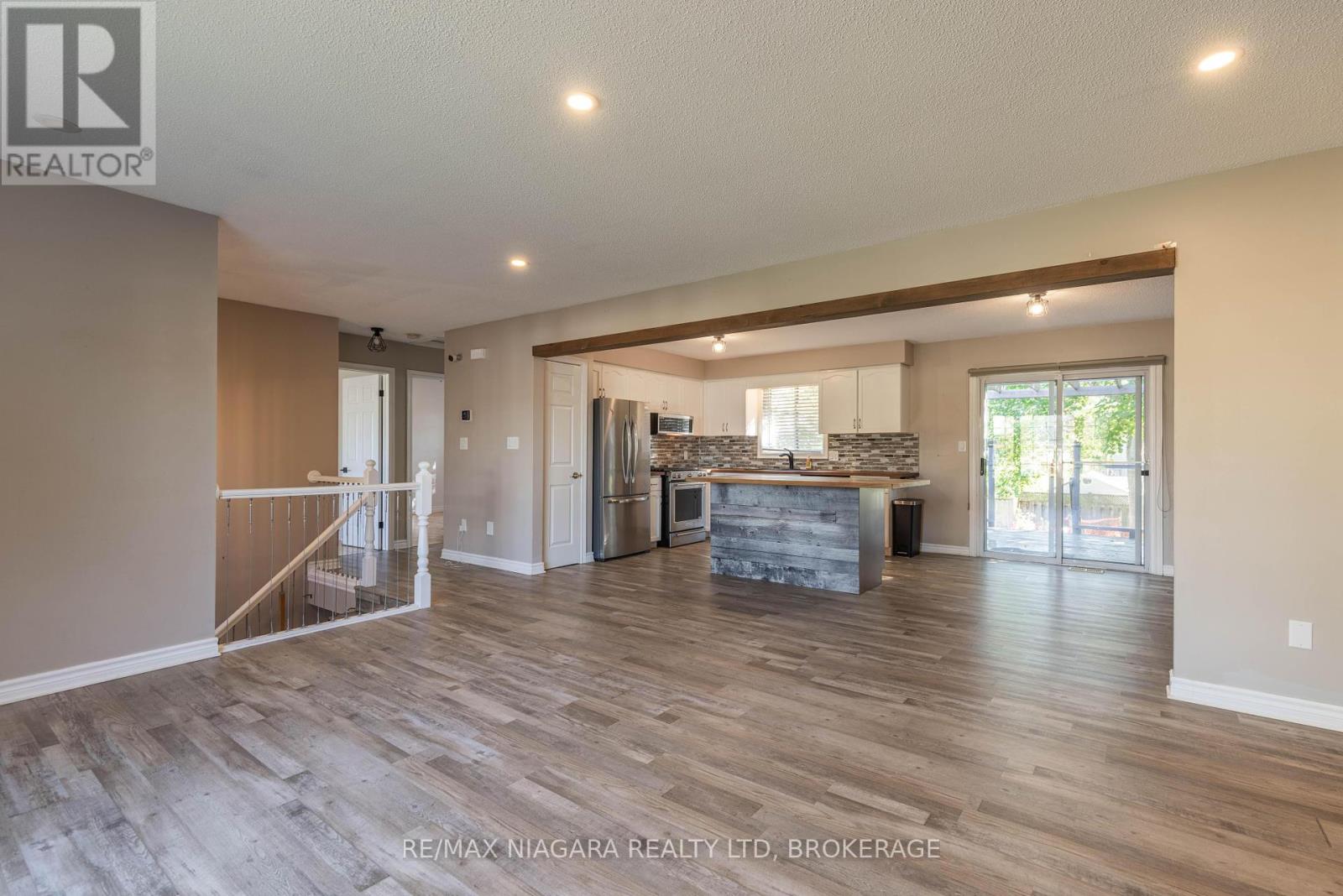 44 Maple Leaf Avenue S, Fort Erie, Ontario  L0S 1N0 - Photo 9 - X12445063