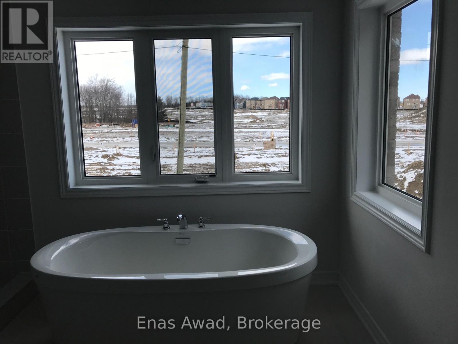 968 Green Street, Innisfil, Ontario  L0L 1W0 - Photo 16 - N12445132