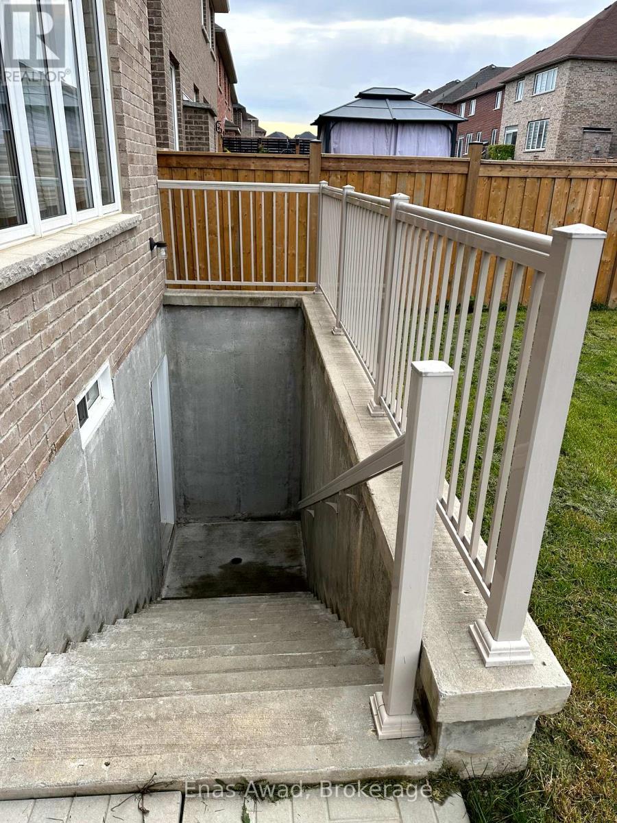 968 Green Street, Innisfil, Ontario  L0L 1W0 - Photo 21 - N12445132