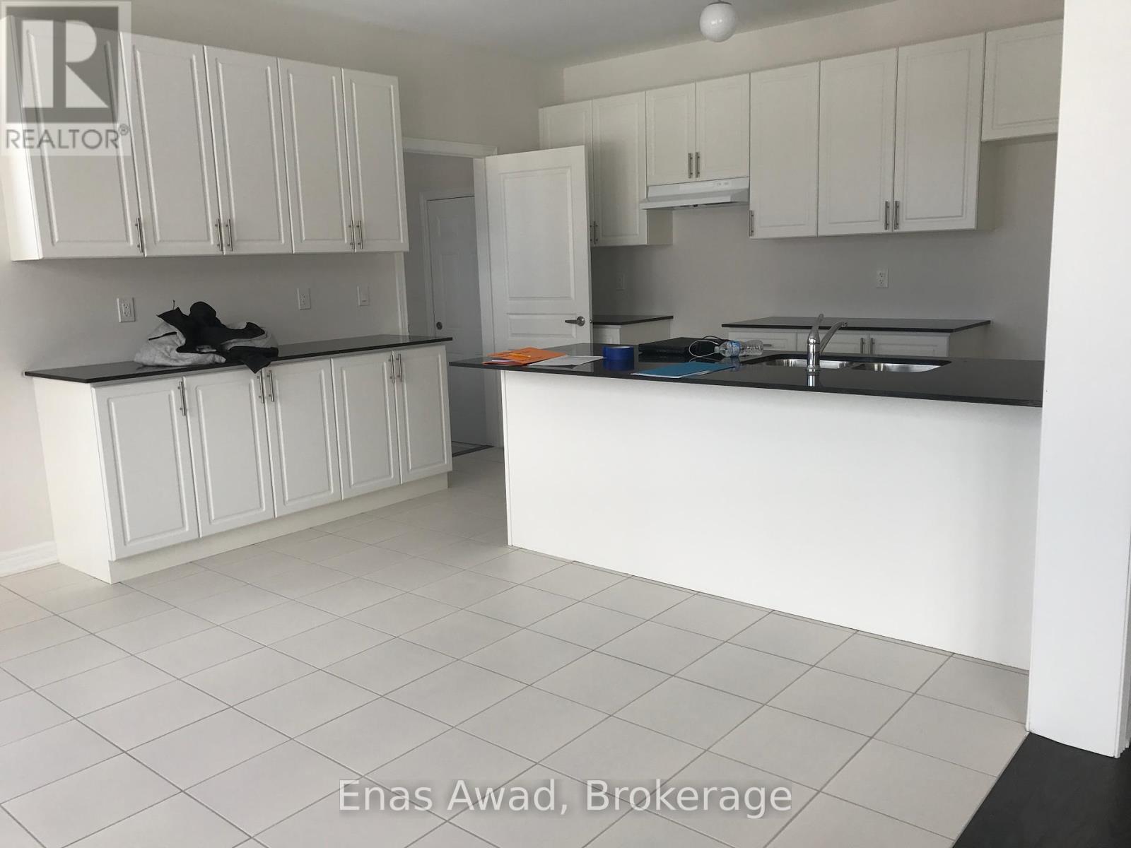 968 Green Street, Innisfil, Ontario  L0L 1W0 - Photo 5 - N12445132