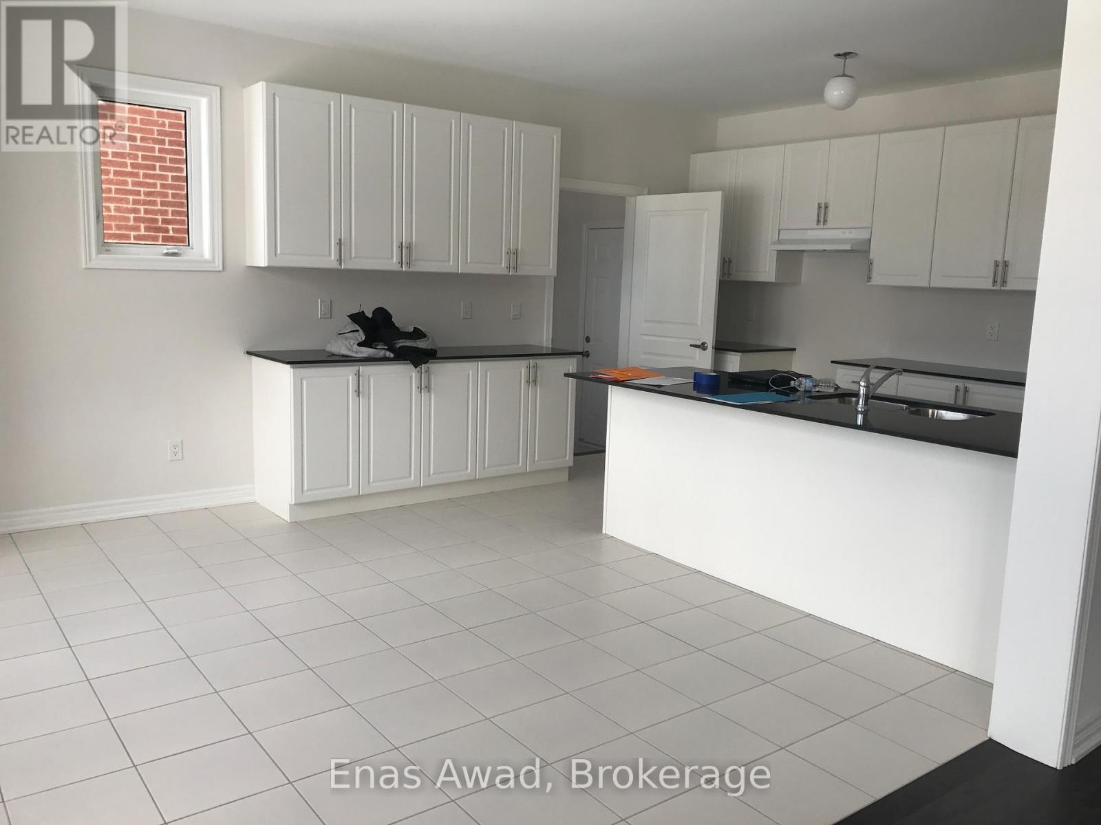 968 Green Street, Innisfil, Ontario  L0L 1W0 - Photo 6 - N12445132