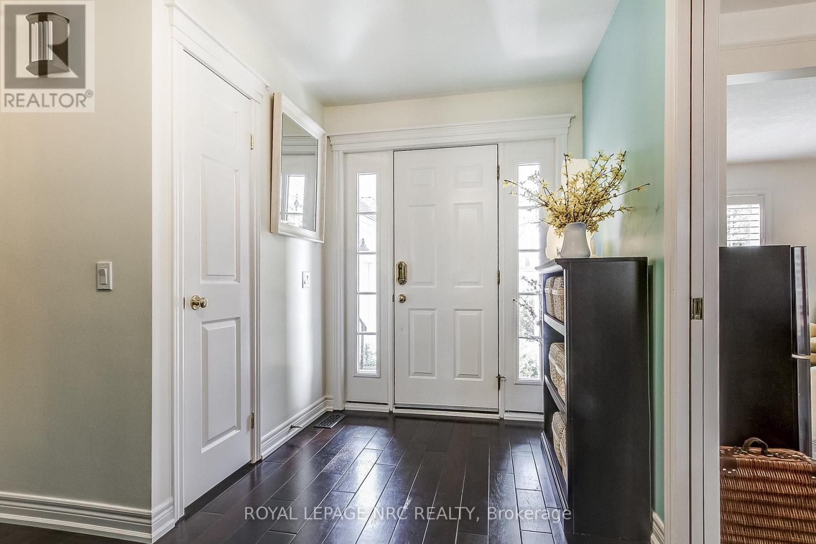 330 Gate Street, Niagara-On-The-Lake, Ontario  L0S 1J0 - Photo 2 - X12445194