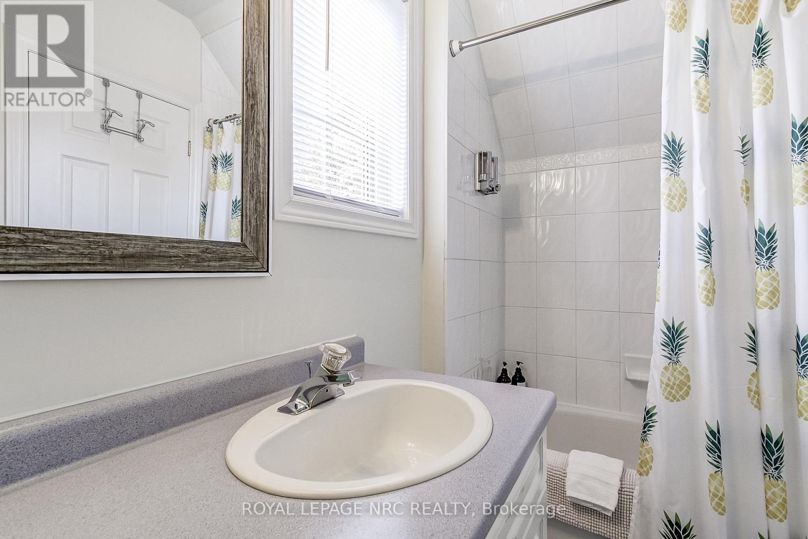 330 Gate Street, Niagara-On-The-Lake, Ontario  L0S 1J0 - Photo 25 - X12445194