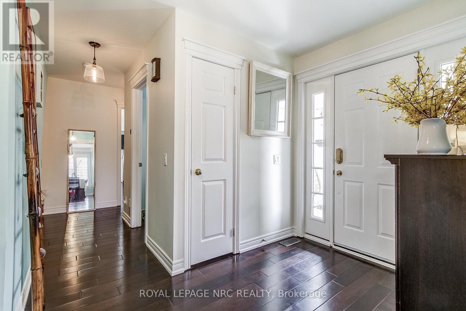 330 Gate Street, Niagara-On-The-Lake, Ontario  L0S 1J0 - Photo 3 - X12445194