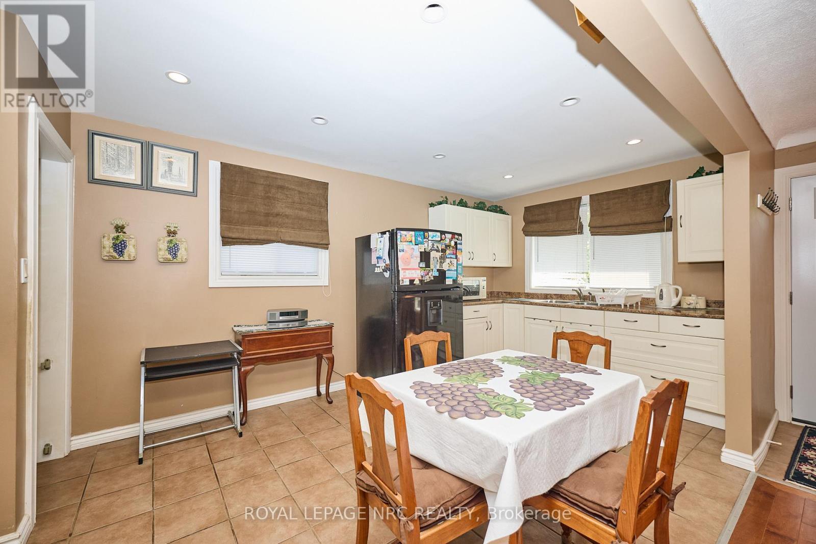 320 Morningstar Street, Welland, Ontario  L3B 5B3 - Photo 13 - X12445284