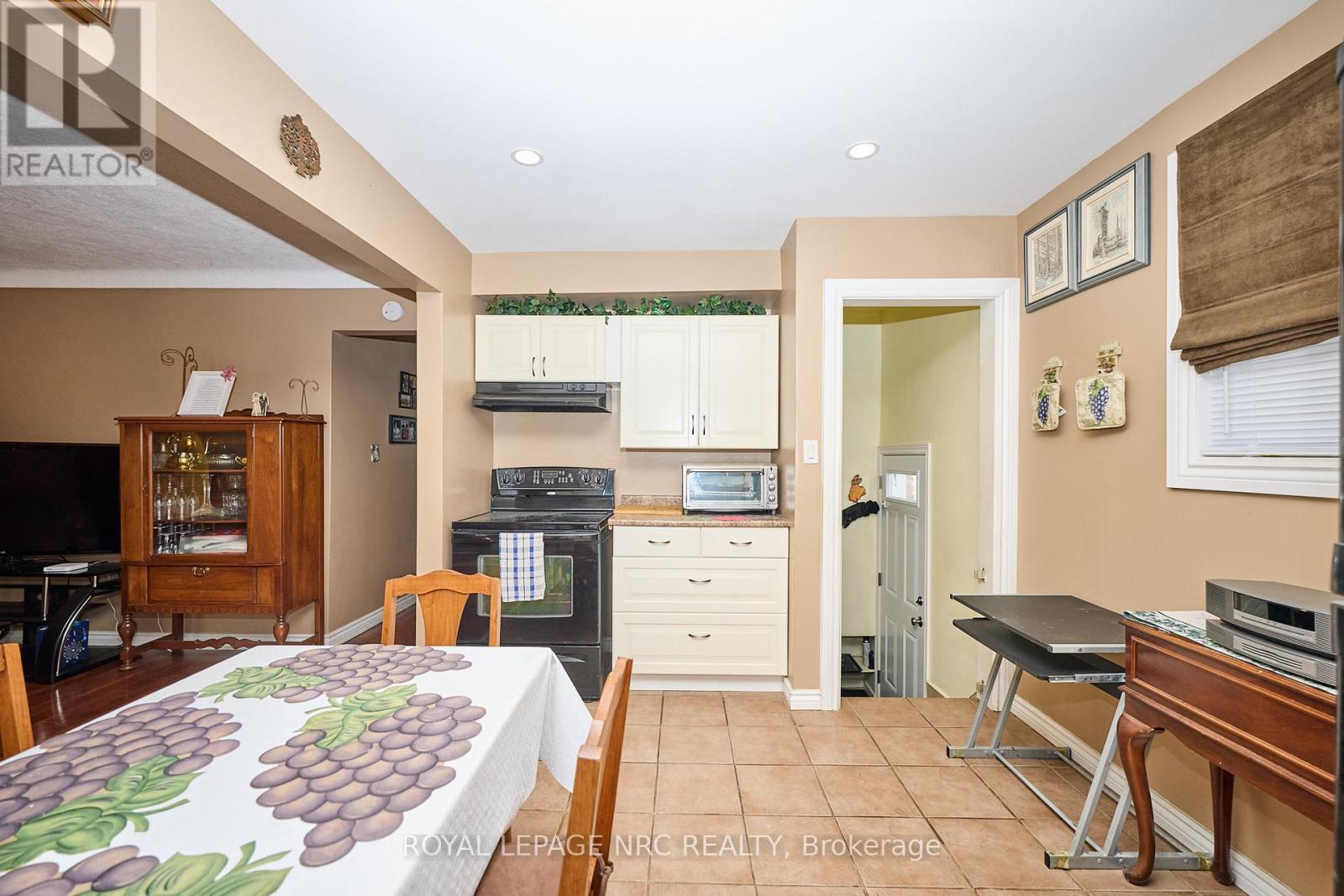 320 Morningstar Street, Welland, Ontario  L3B 5B3 - Photo 15 - X12445284