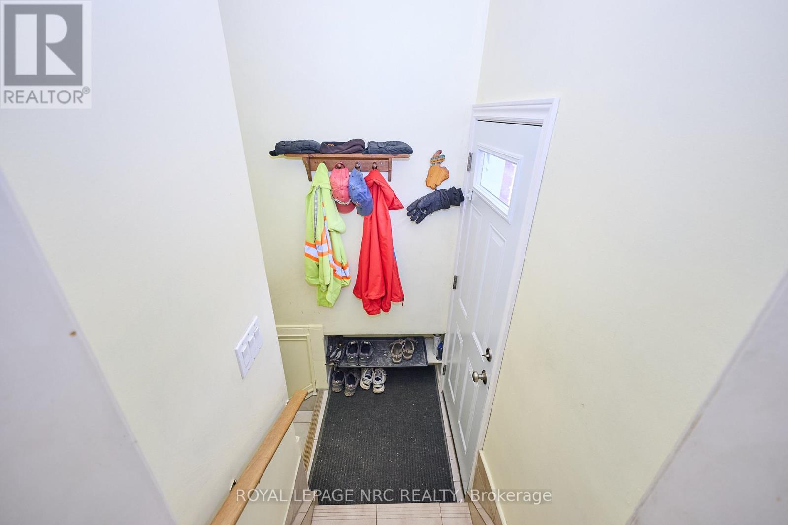 320 Morningstar Street, Welland, Ontario  L3B 5B3 - Photo 21 - X12445284