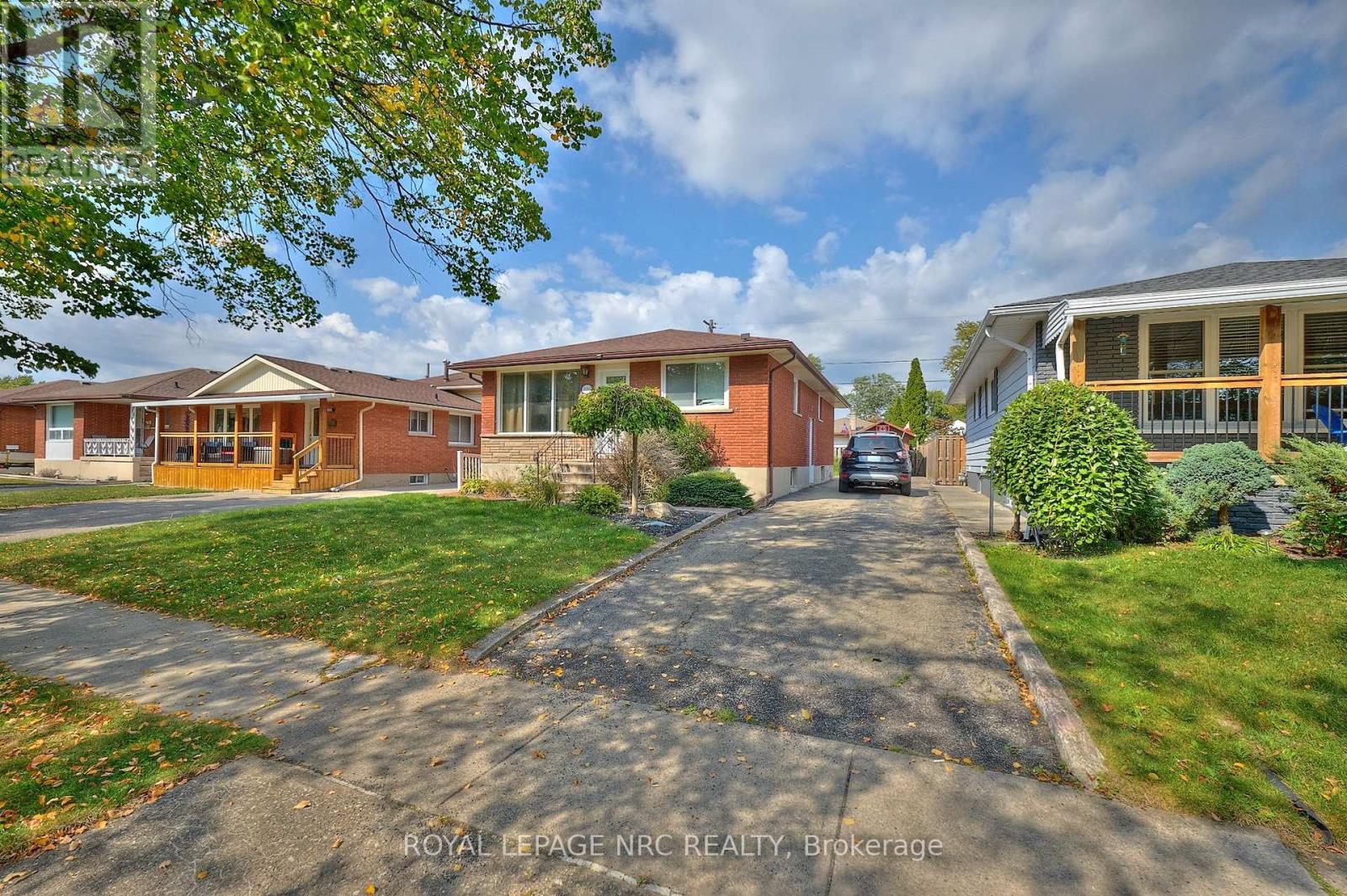 320 Morningstar Street, Welland, Ontario  L3B 5B3 - Photo 3 - X12445284