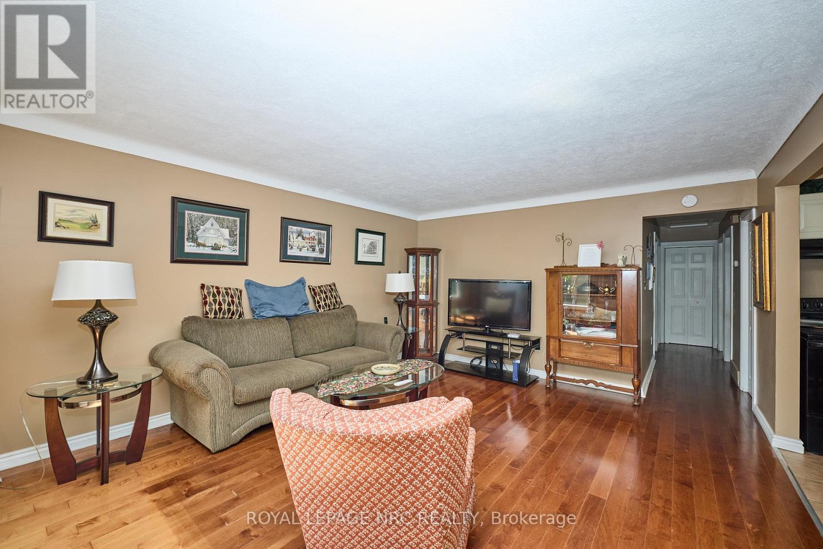 320 Morningstar Street, Welland, Ontario  L3B 5B3 - Photo 9 - X12445284