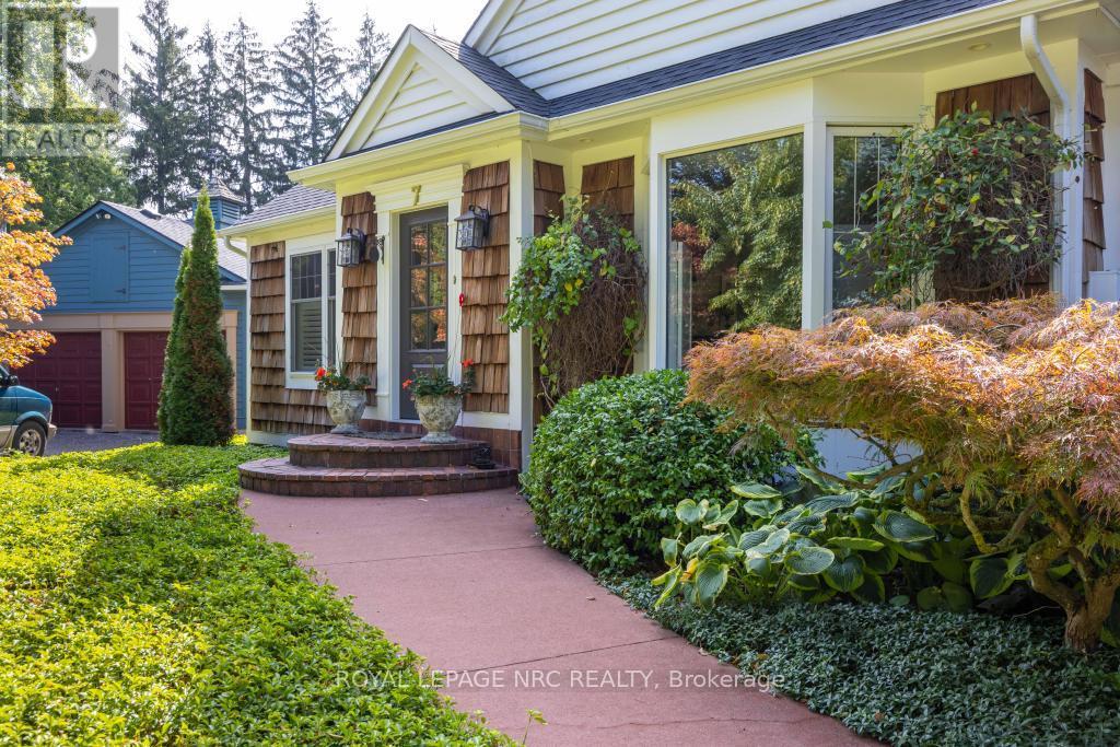 7 Christopher Street, Niagara-On-The-Lake, Ontario  L0S 1J0 - Photo 8 - X12445970