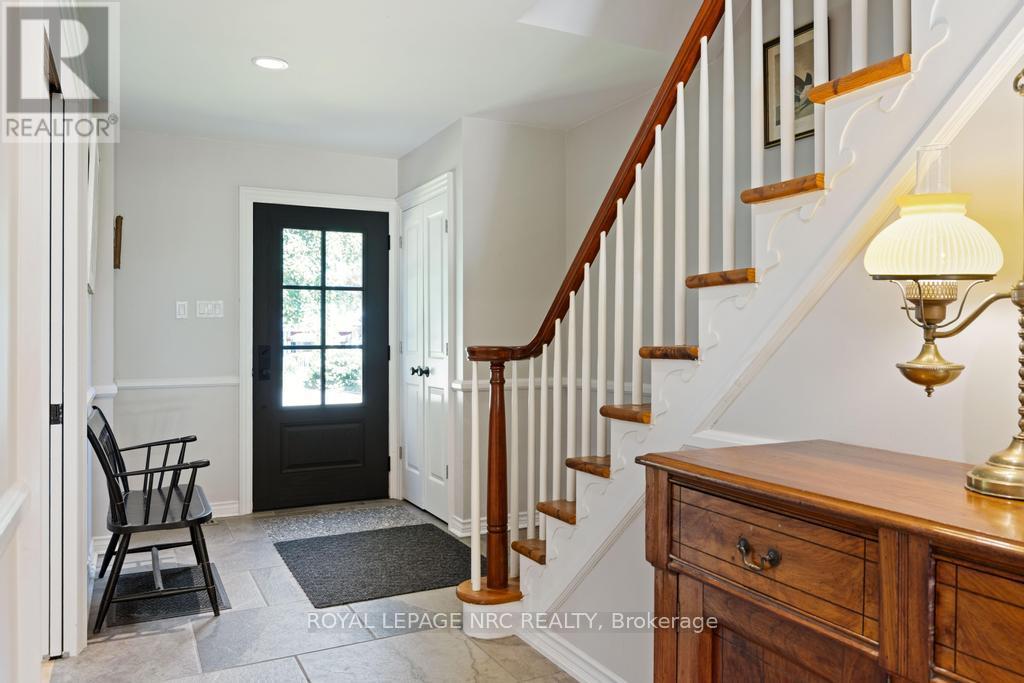 7 Christopher Street, Niagara-On-The-Lake, Ontario  L0S 1J0 - Photo 9 - X12445970