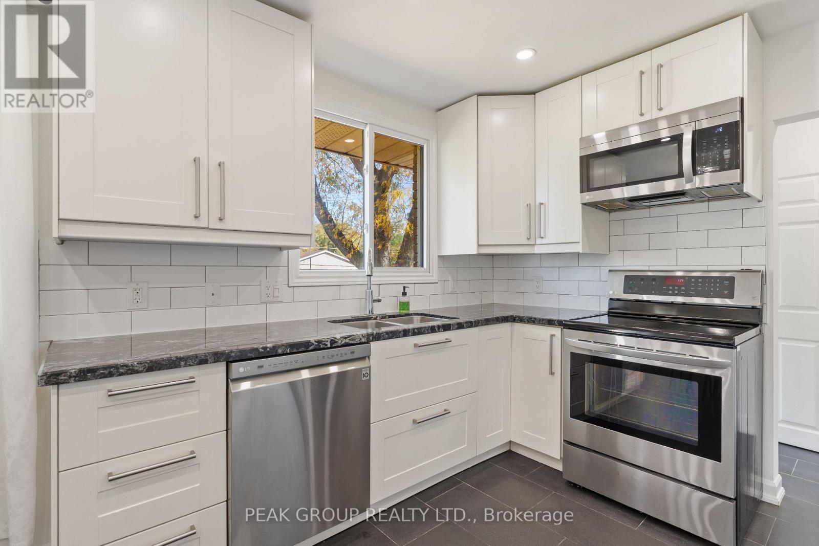 8816 Roosevelt Street, Niagara Falls, Ontario  L2G 7A2 - Photo 12 - X12446063