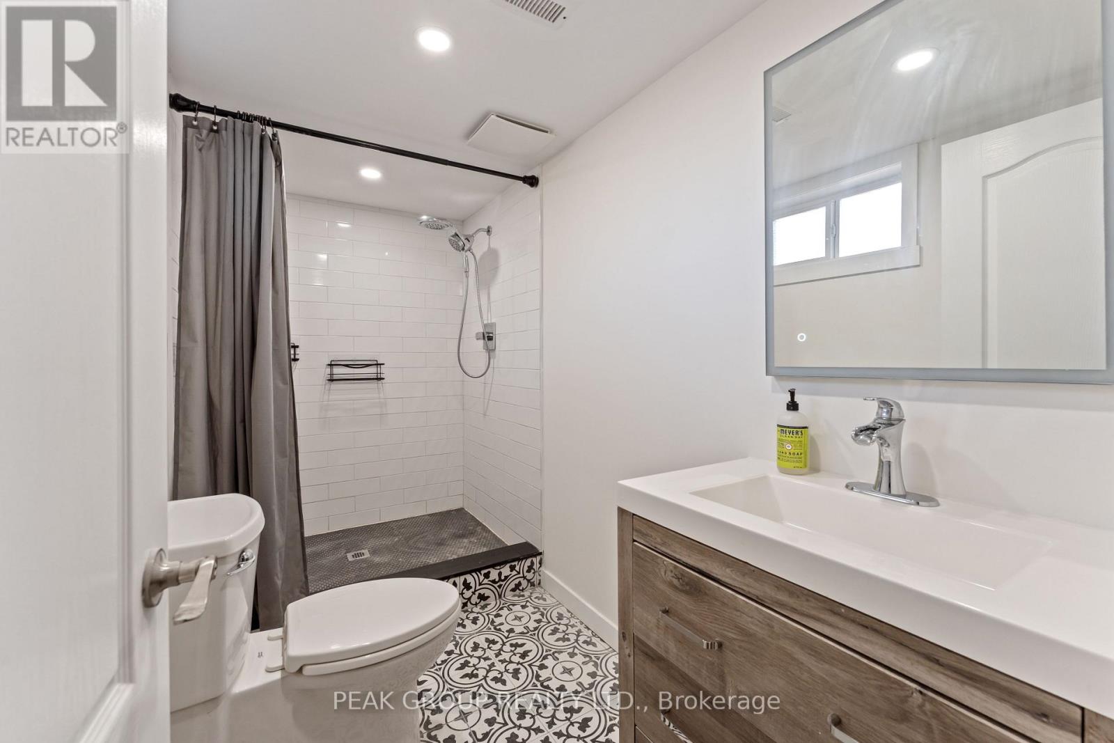 8816 Roosevelt Street, Niagara Falls, Ontario  L2G 7A2 - Photo 28 - X12446063