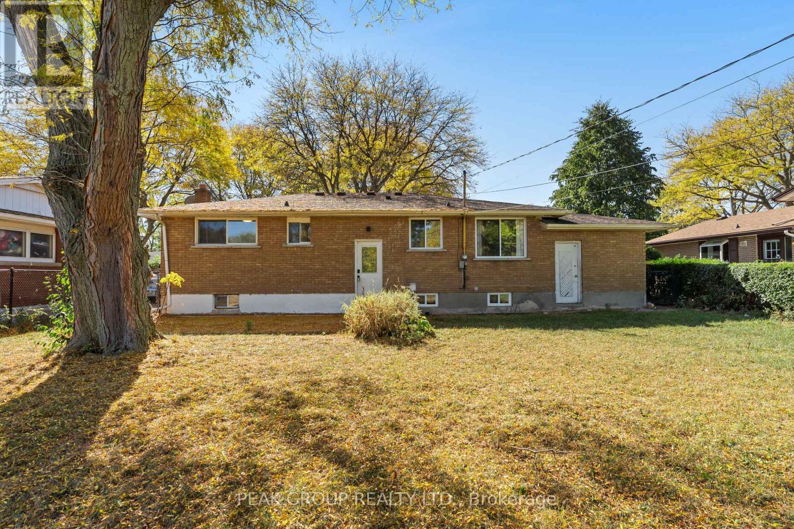 8816 Roosevelt Street, Niagara Falls, Ontario  L2G 7A2 - Photo 33 - X12446063