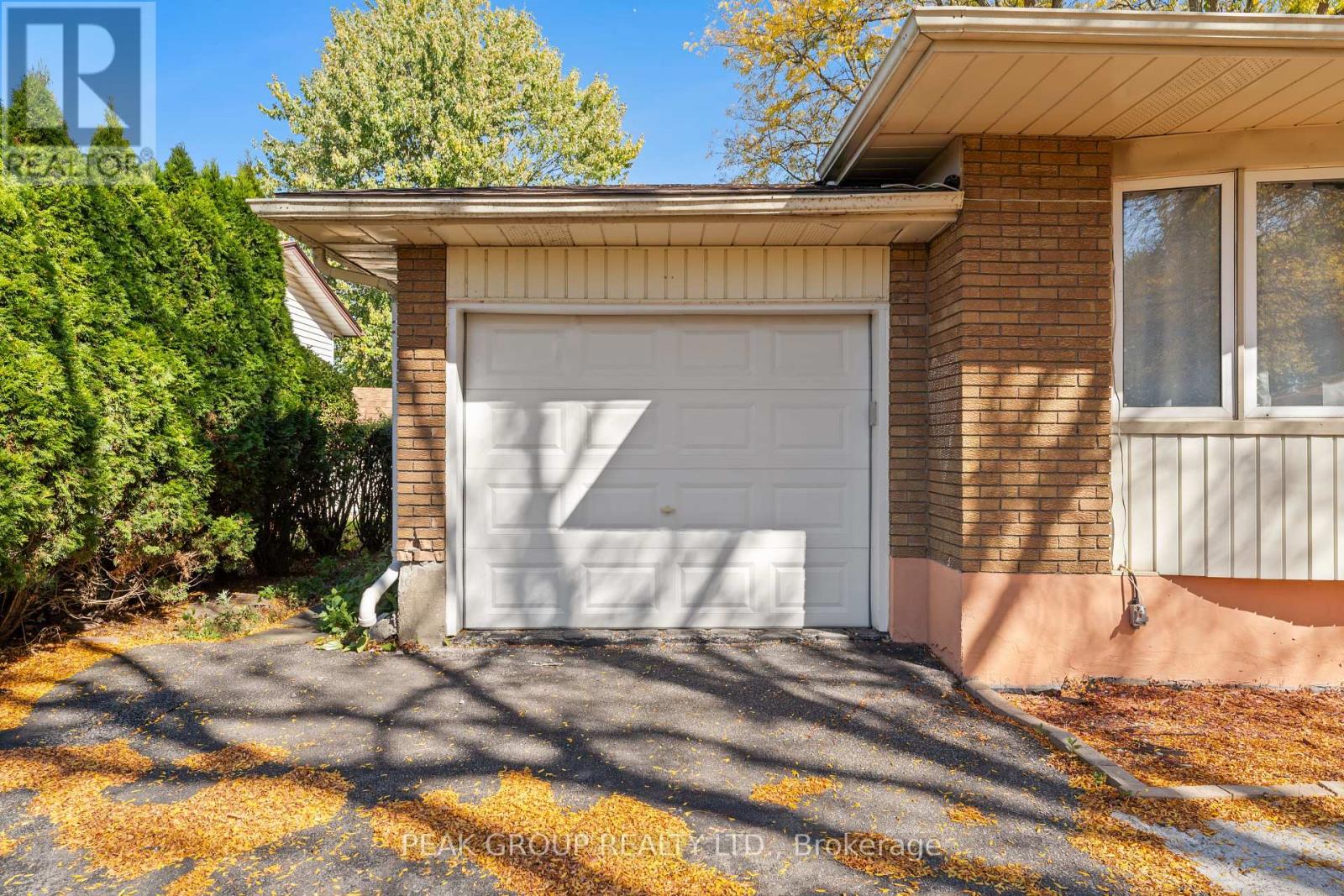 8816 Roosevelt Street, Niagara Falls, Ontario  L2G 7A2 - Photo 4 - X12446063