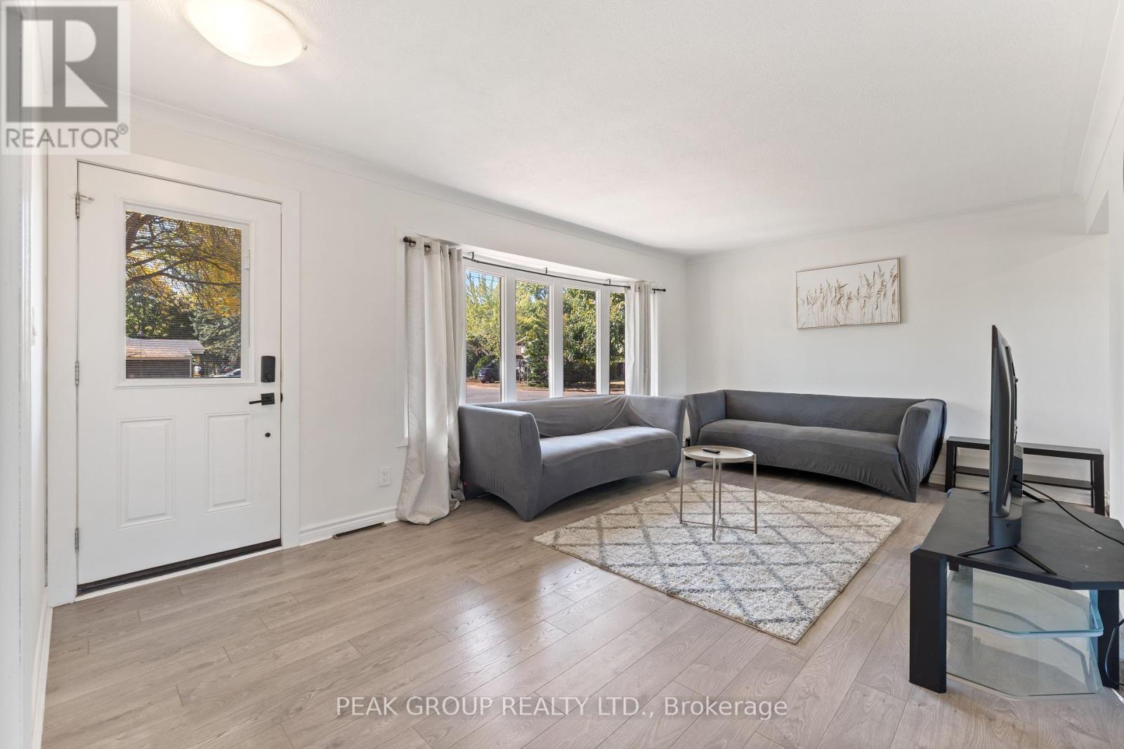 8816 Roosevelt Street, Niagara Falls, Ontario  L2G 7A2 - Photo 6 - X12446063