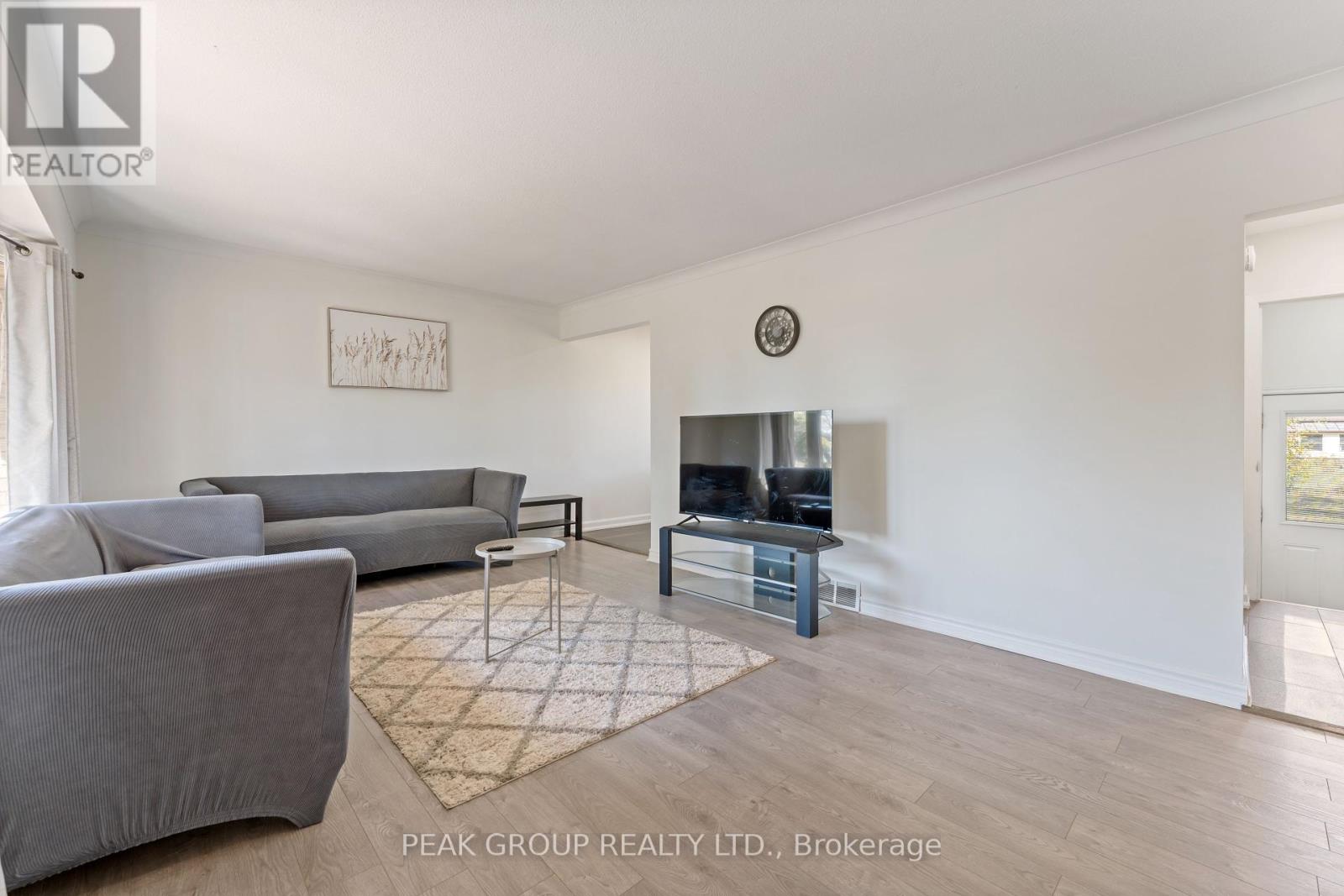 8816 Roosevelt Street, Niagara Falls, Ontario  L2G 7A2 - Photo 7 - X12446063