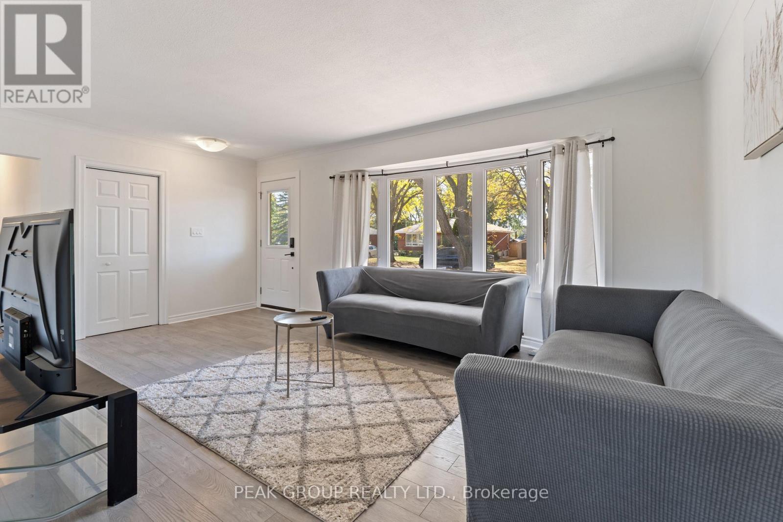 8816 Roosevelt Street, Niagara Falls, Ontario  L2G 7A2 - Photo 8 - X12446063