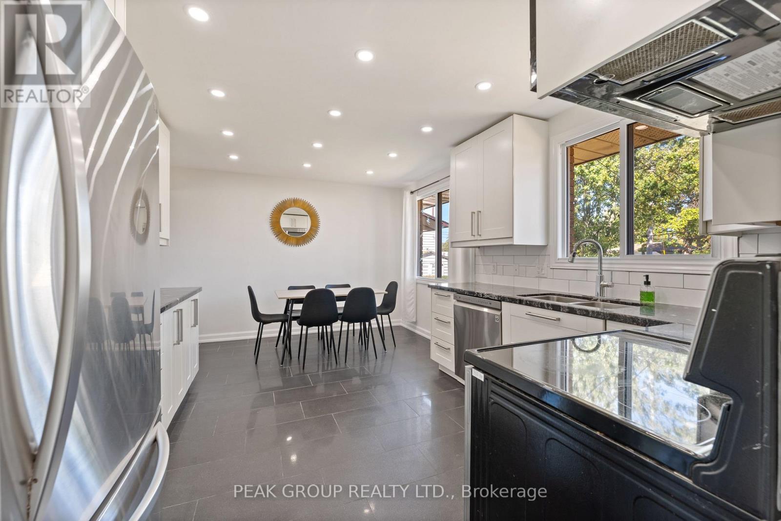 8816 Roosevelt Street, Niagara Falls, Ontario  L2G 7A2 - Photo 9 - X12446063