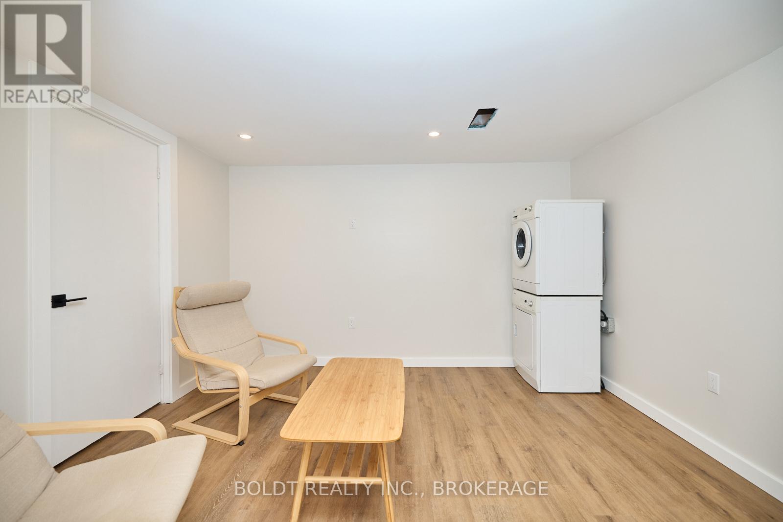 3305 Nineteenth Street, Lincoln, Ontario  L0R 1S0 - Photo 3 - X12446132