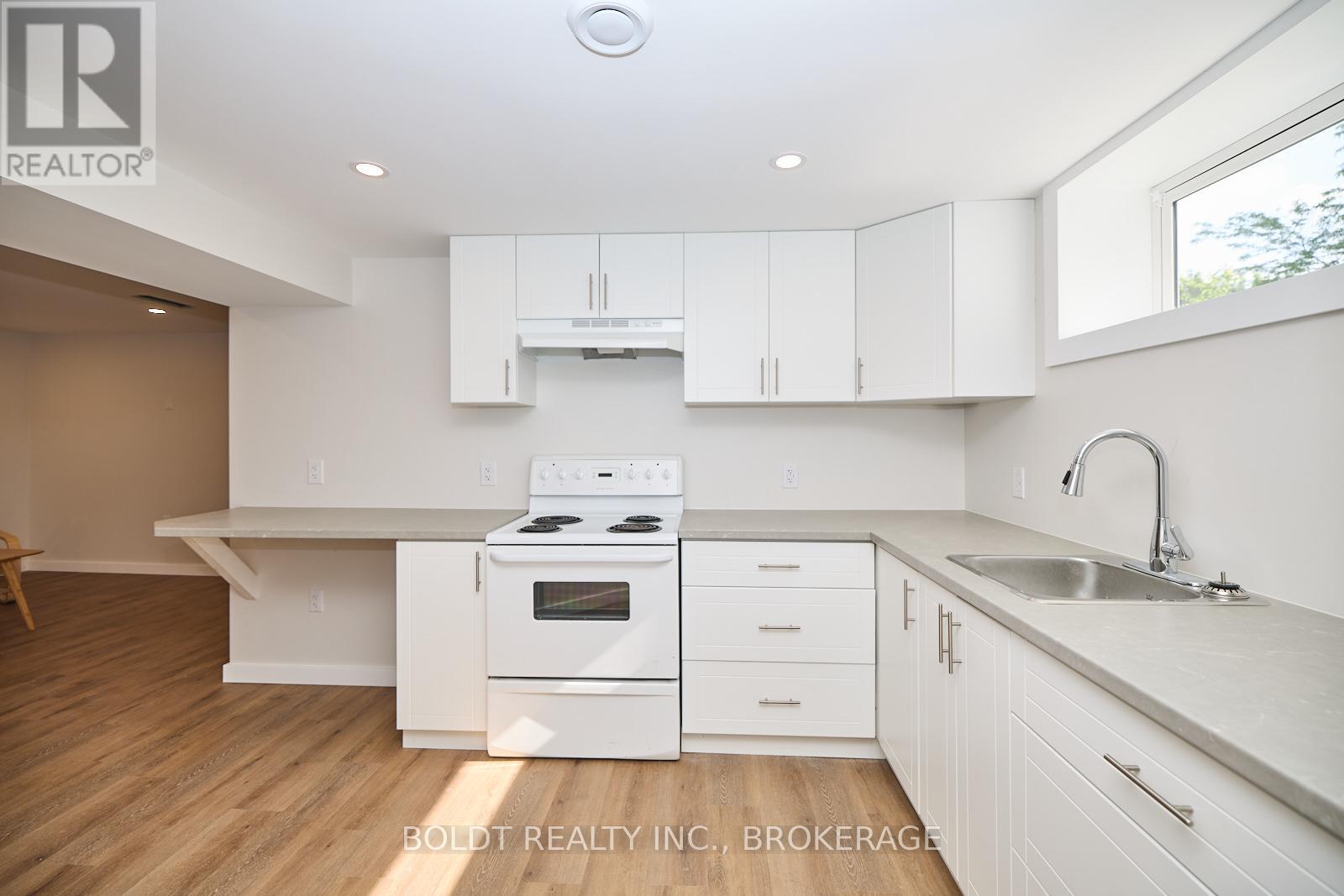 3305 Nineteenth Street, Lincoln, Ontario  L0R 1S0 - Photo 6 - X12446132