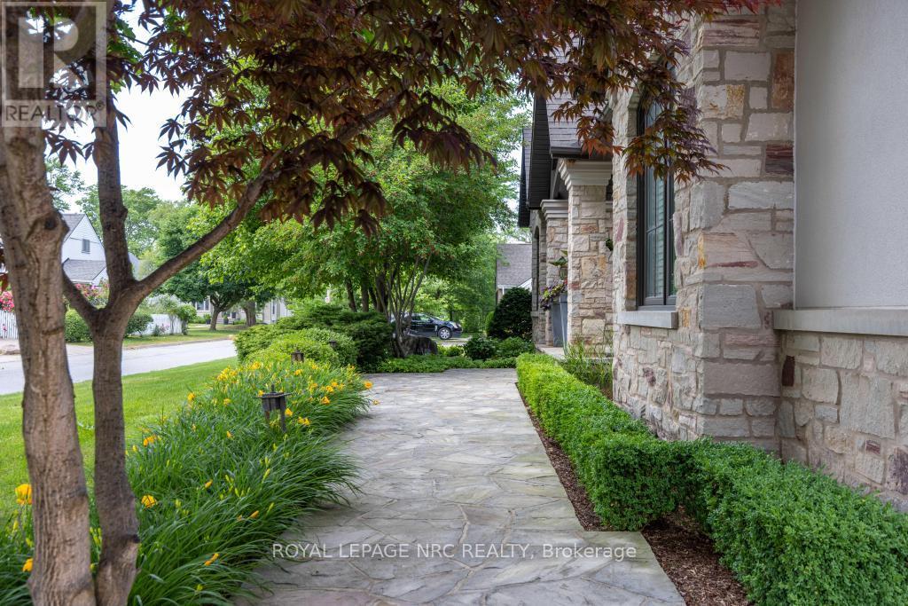 115 Riverdale Drive, St. Catharines, Ontario  L2R 4C1 - Photo 4 - X12446725