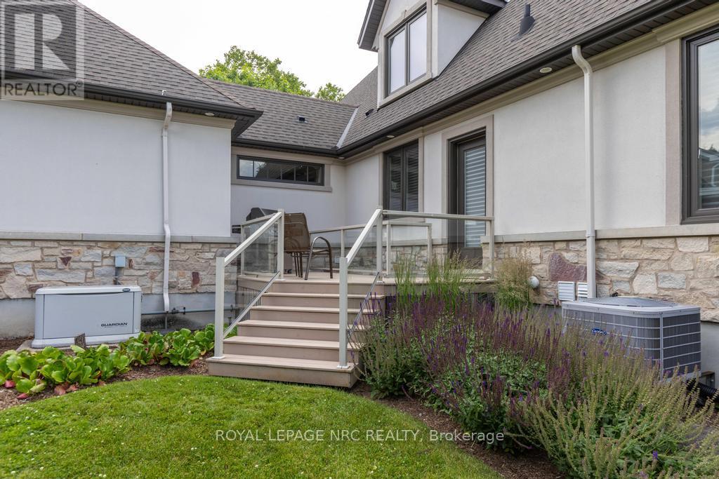 115 Riverdale Drive, St. Catharines, Ontario  L2R 4C1 - Photo 7 - X12446725