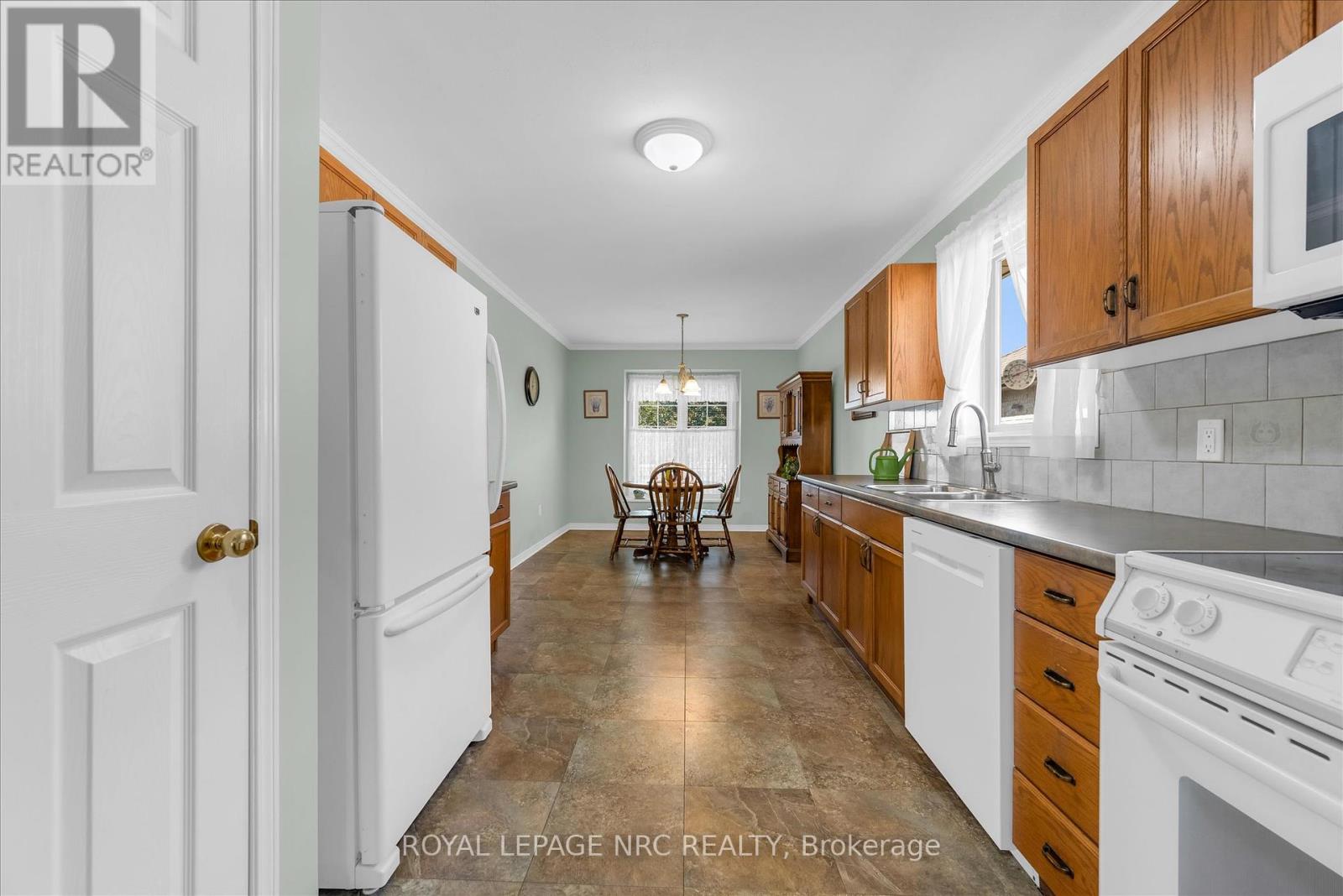 13 Tanner Drive, Pelham, Ontario  L0S 1E4 - Photo 11 - X12448073