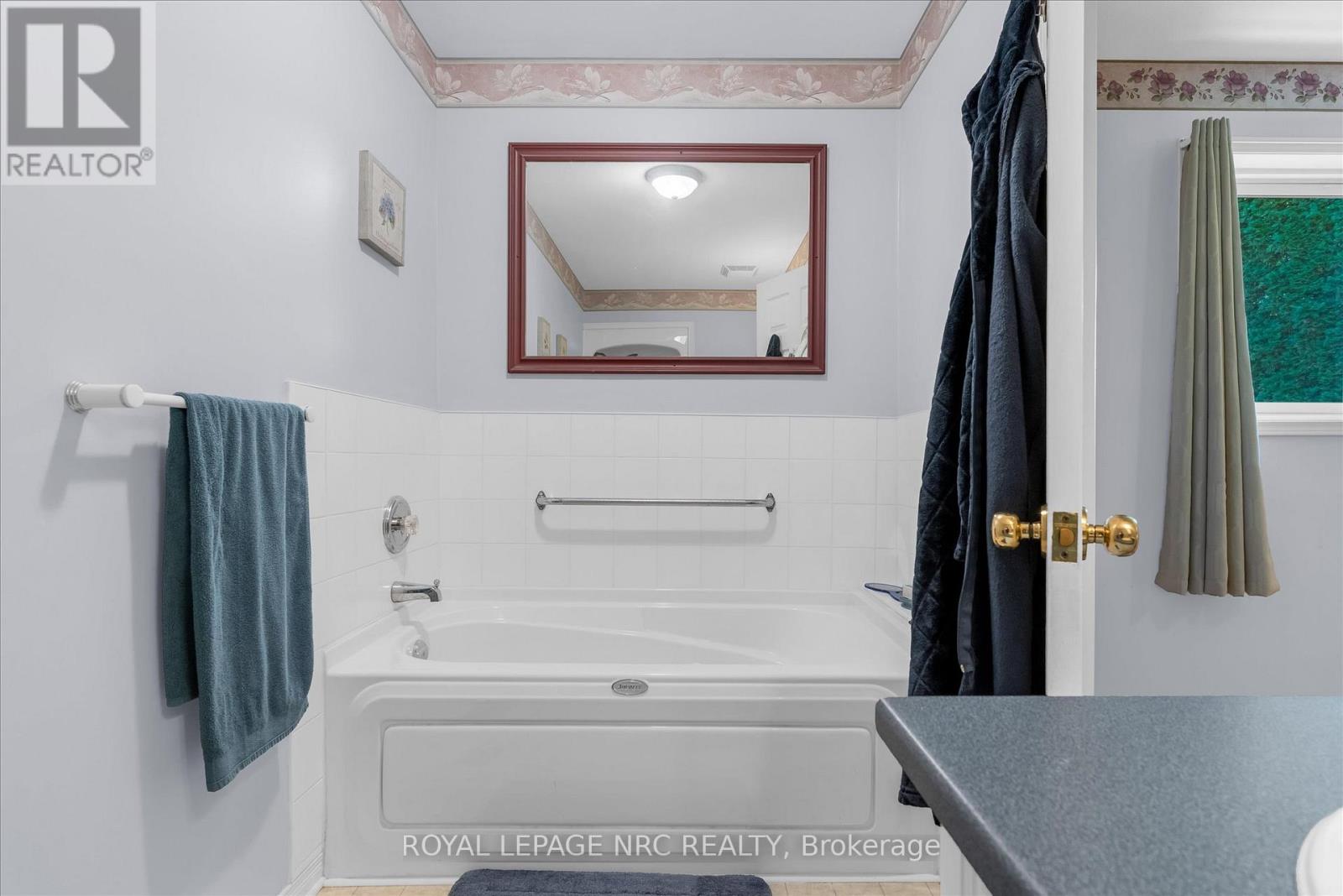 13 Tanner Drive, Pelham, Ontario  L0S 1E4 - Photo 21 - X12448073