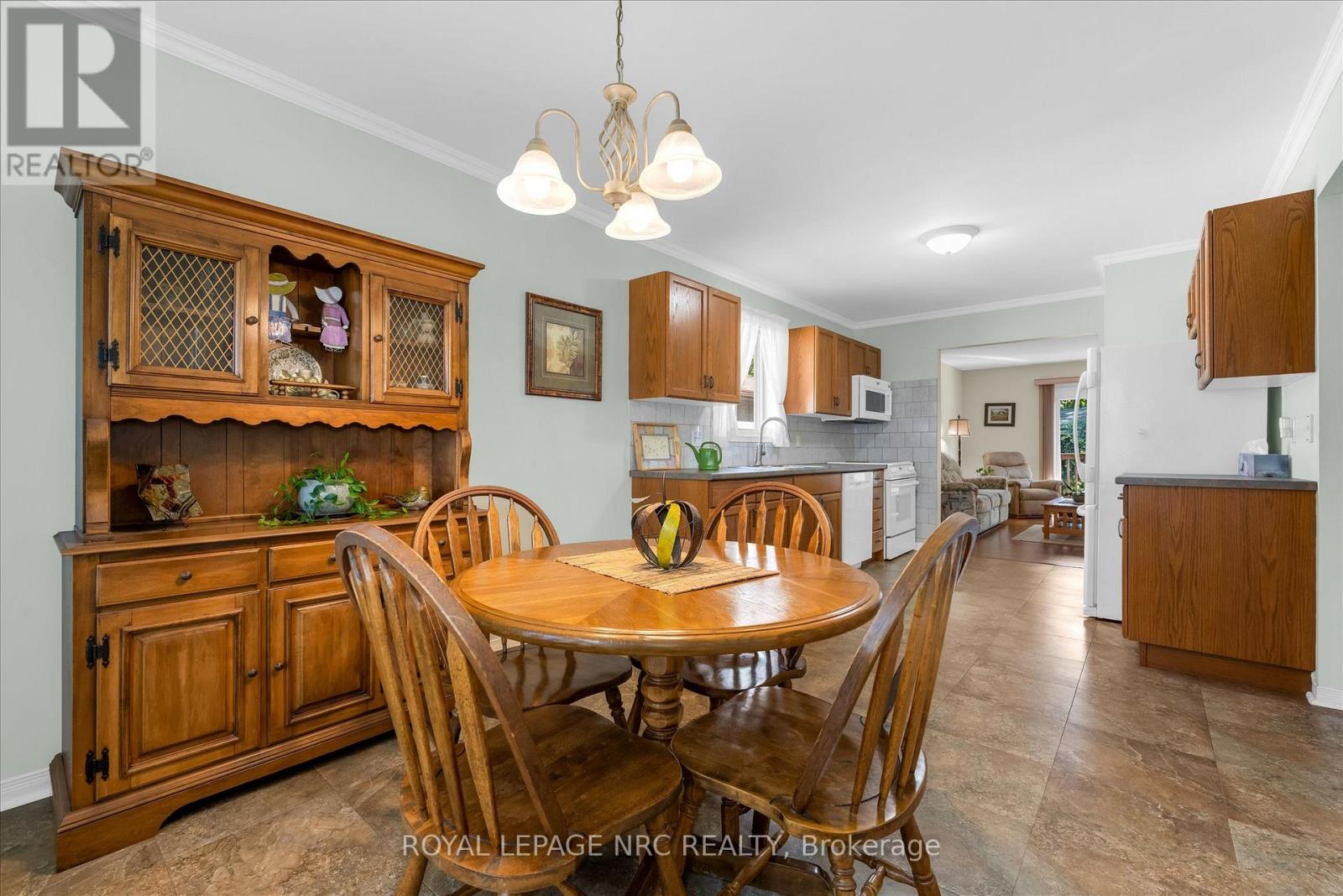 13 Tanner Drive, Pelham, Ontario  L0S 1E4 - Photo 8 - X12448073