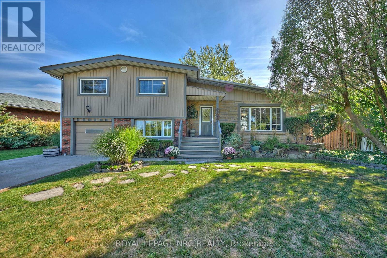 81 Riverview Boulevard, St. Catharines, Ontario  L2T 3L9 - Photo 2 - X12448078