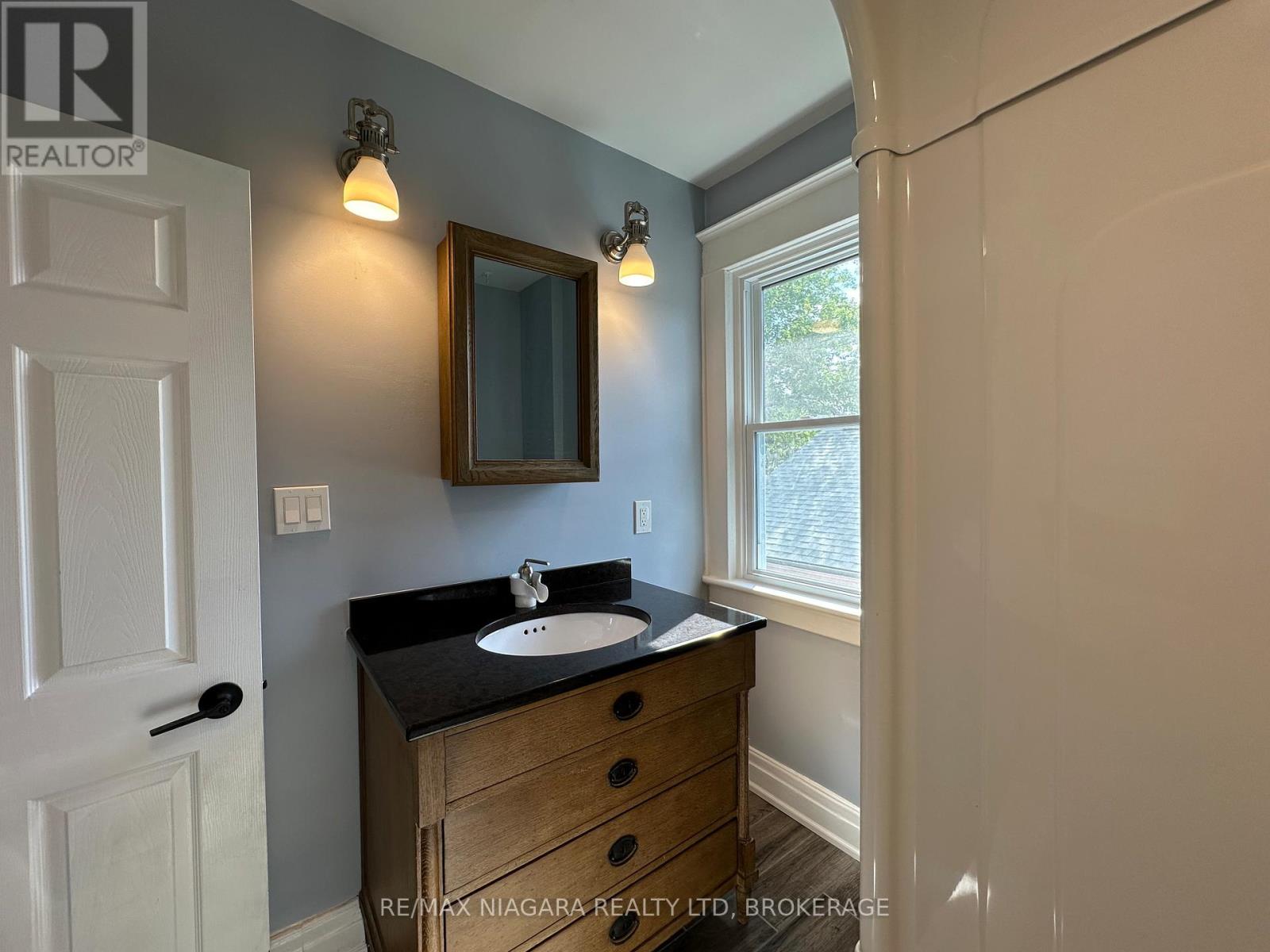 Unit B - 27 Water Street, St. Catharines, Ontario  L2R 4T6 - Photo 15 - X12448229