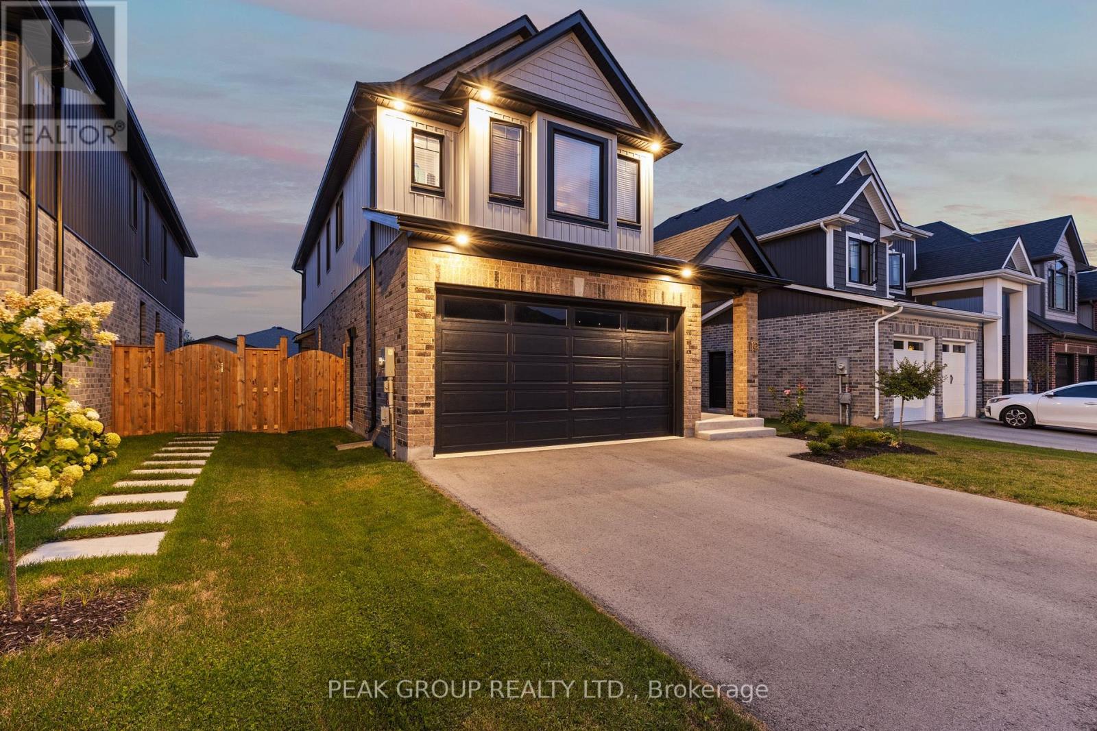 119 Susan Drive, Pelham, Ontario  L0S 1E6 - Photo 2 - X12448544