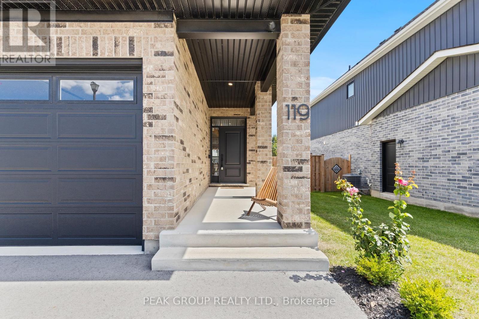 119 Susan Drive, Pelham, Ontario  L0S 1E6 - Photo 4 - X12448544