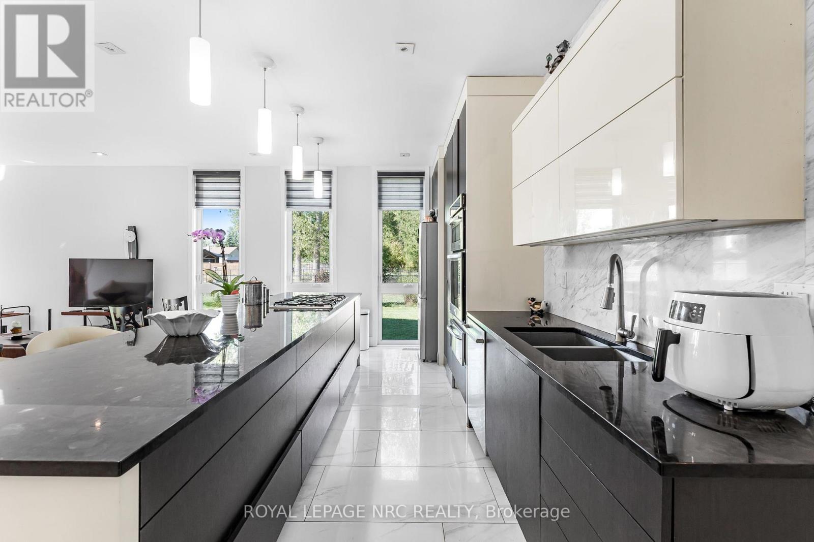 888 Edgemere Road, Fort Erie, Ontario  L2A 1A8 - Photo 15 - X12448663