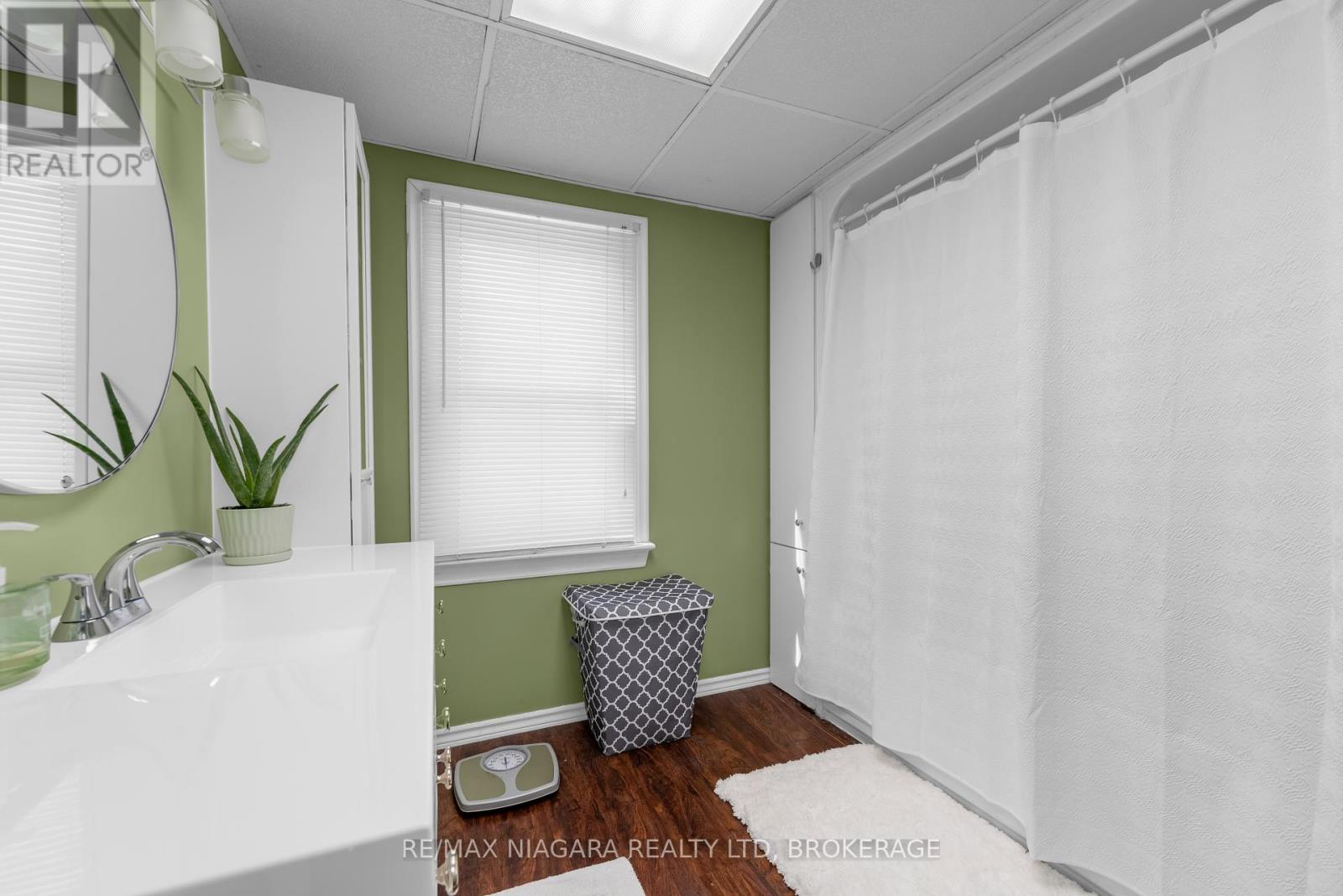 351 Crescent Road W, Fort Erie, Ontario  L2A 4P4 - Photo 14 - X12448845