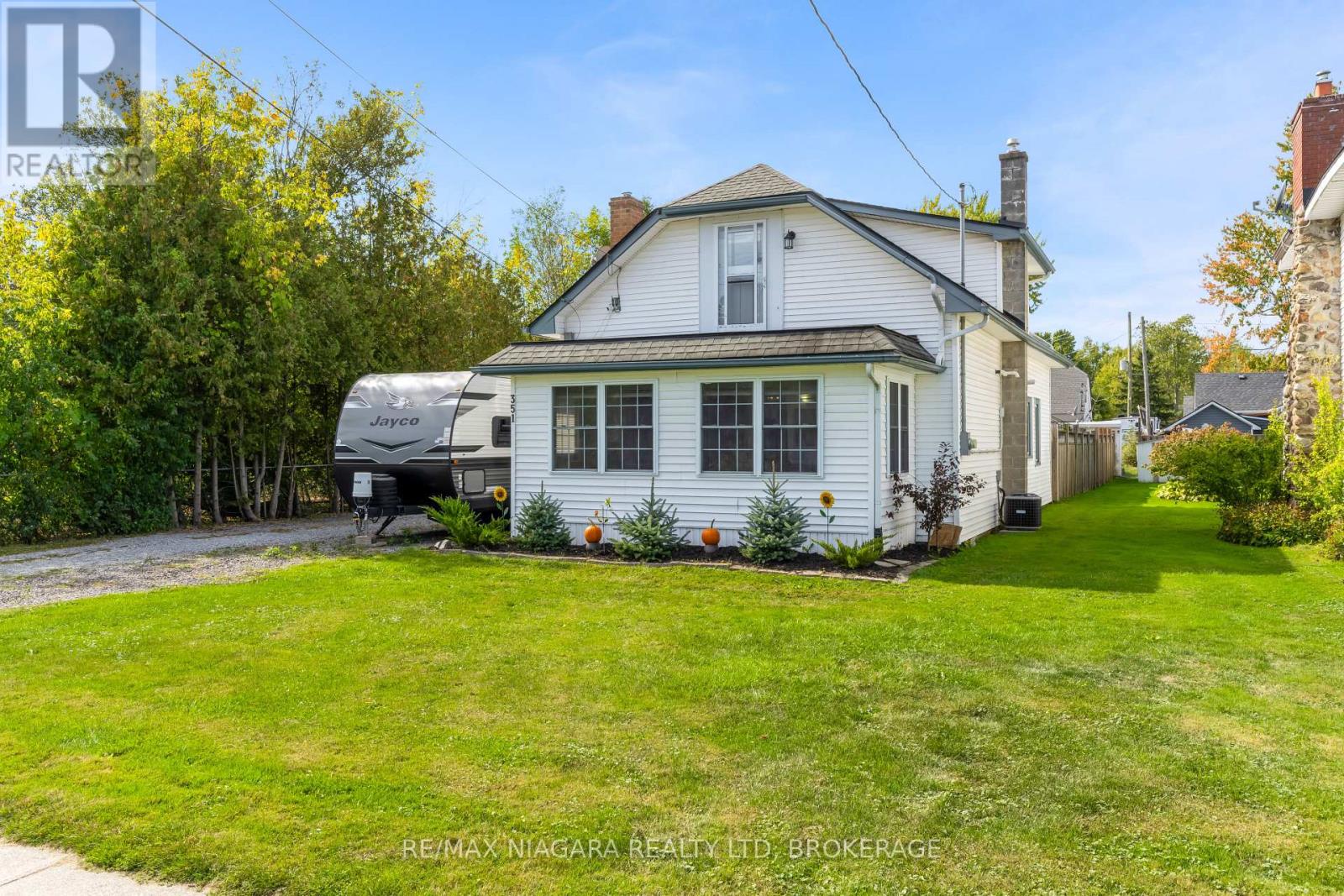 351 Crescent Road W, Fort Erie, Ontario  L2A 4P4 - Photo 2 - X12448845