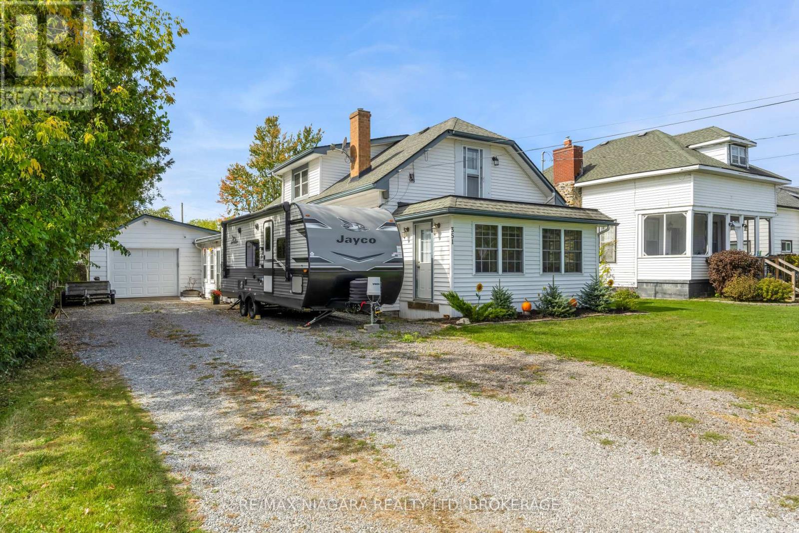 351 Crescent Road W, Fort Erie, Ontario  L2A 4P4 - Photo 3 - X12448845