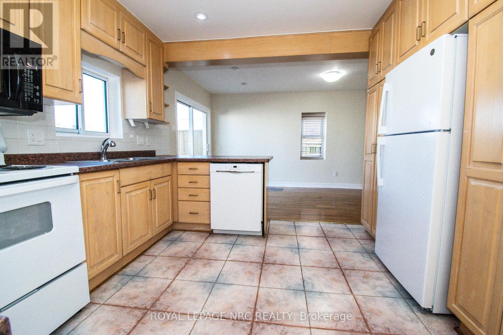 6561 Bellevue Street, Niagara Falls, Ontario  L2E 1Y9 - Photo 12 - X12448881