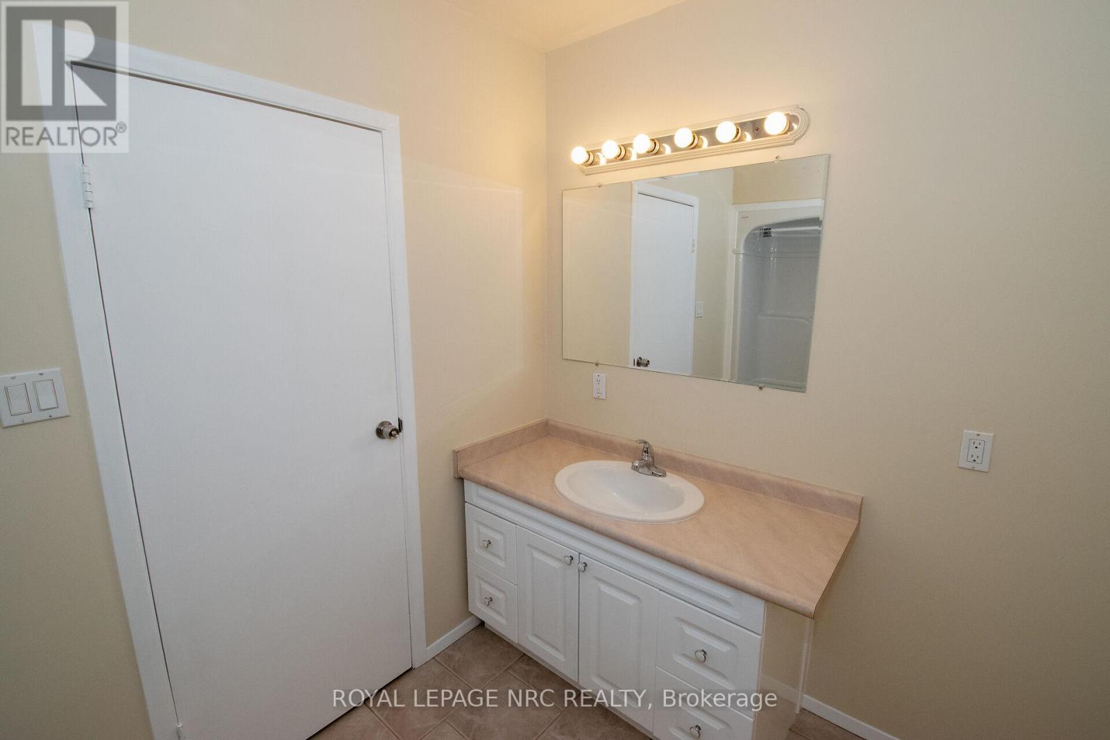 6561 Bellevue Street, Niagara Falls, Ontario  L2E 1Y9 - Photo 34 - X12448881