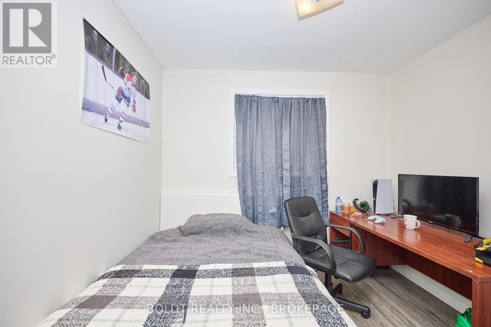 17 Colborne Street, Thorold, Ontario  L2V 3P8 - Photo 10 - X12449381