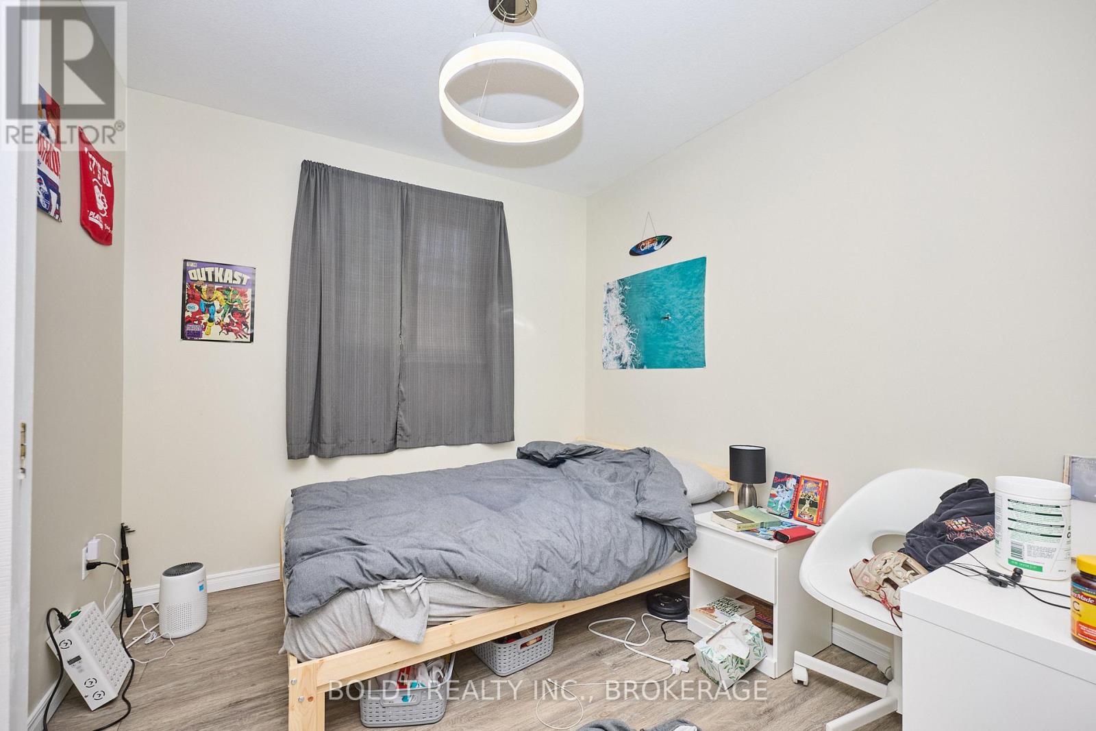 17 Colborne Street, Thorold, Ontario  L2V 3P8 - Photo 11 - X12449381