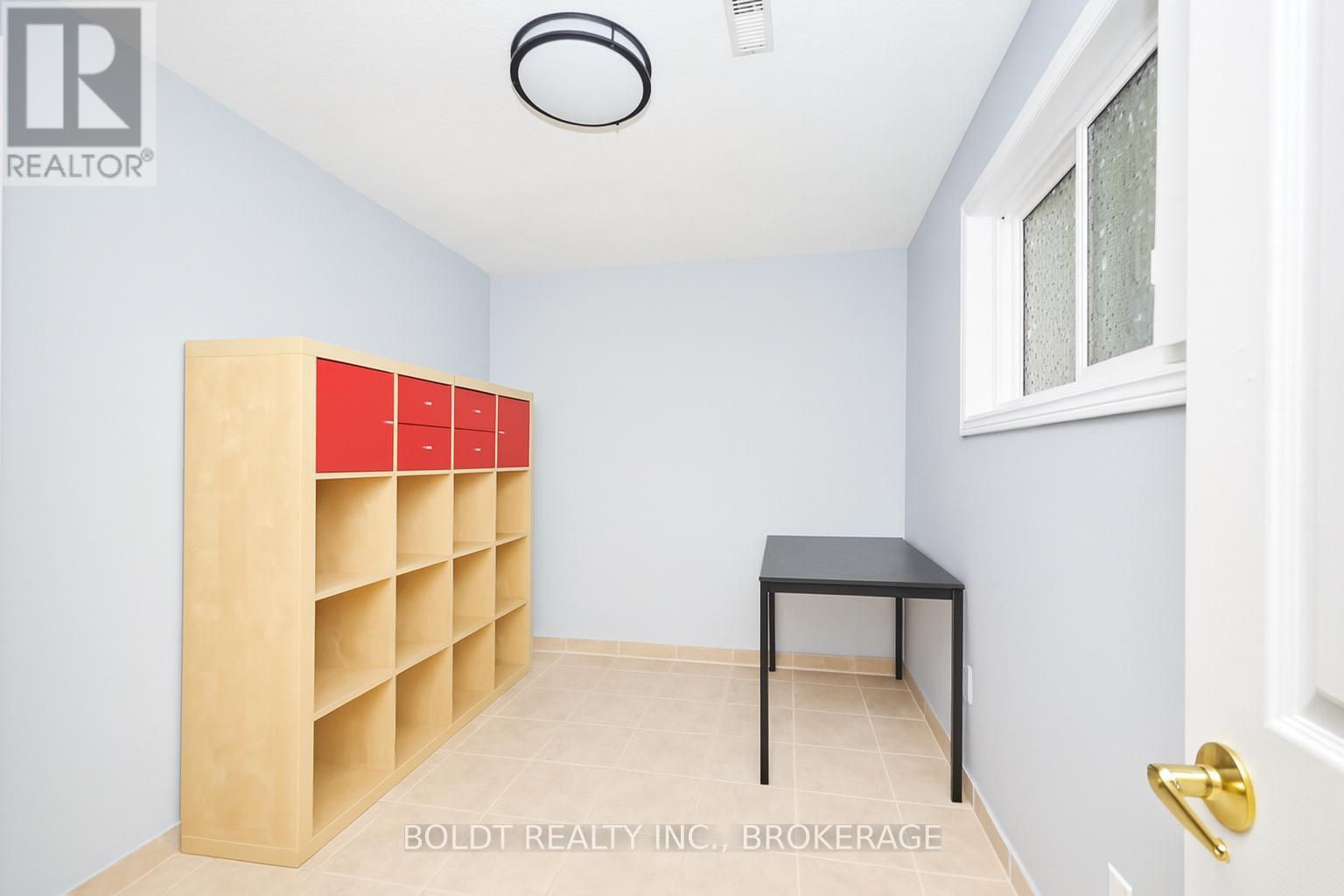 17 Colborne Street, Thorold, Ontario  L2V 3P8 - Photo 14 - X12449381